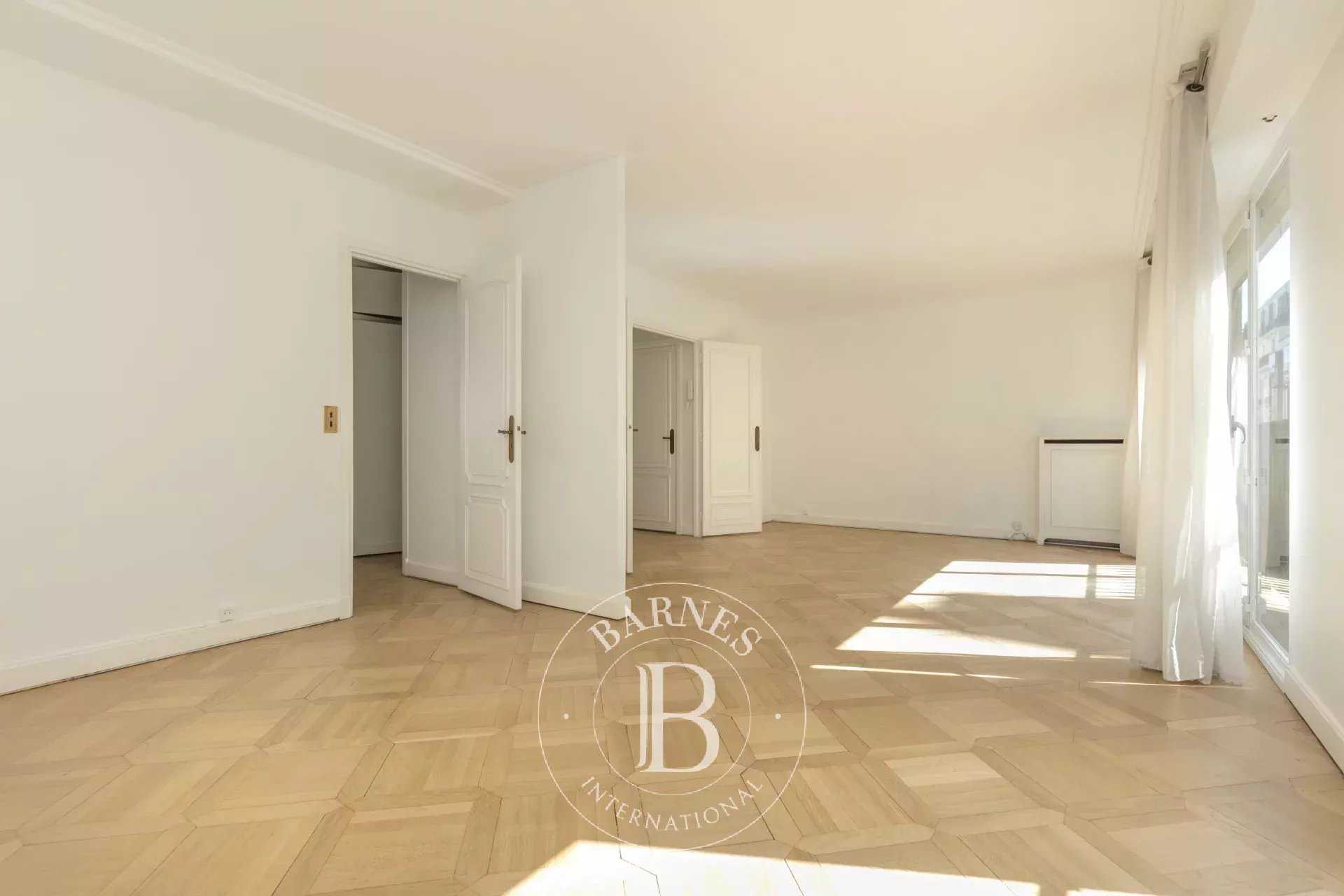 Appartement Paris 75008  -  ref 85833204 (picture 3)