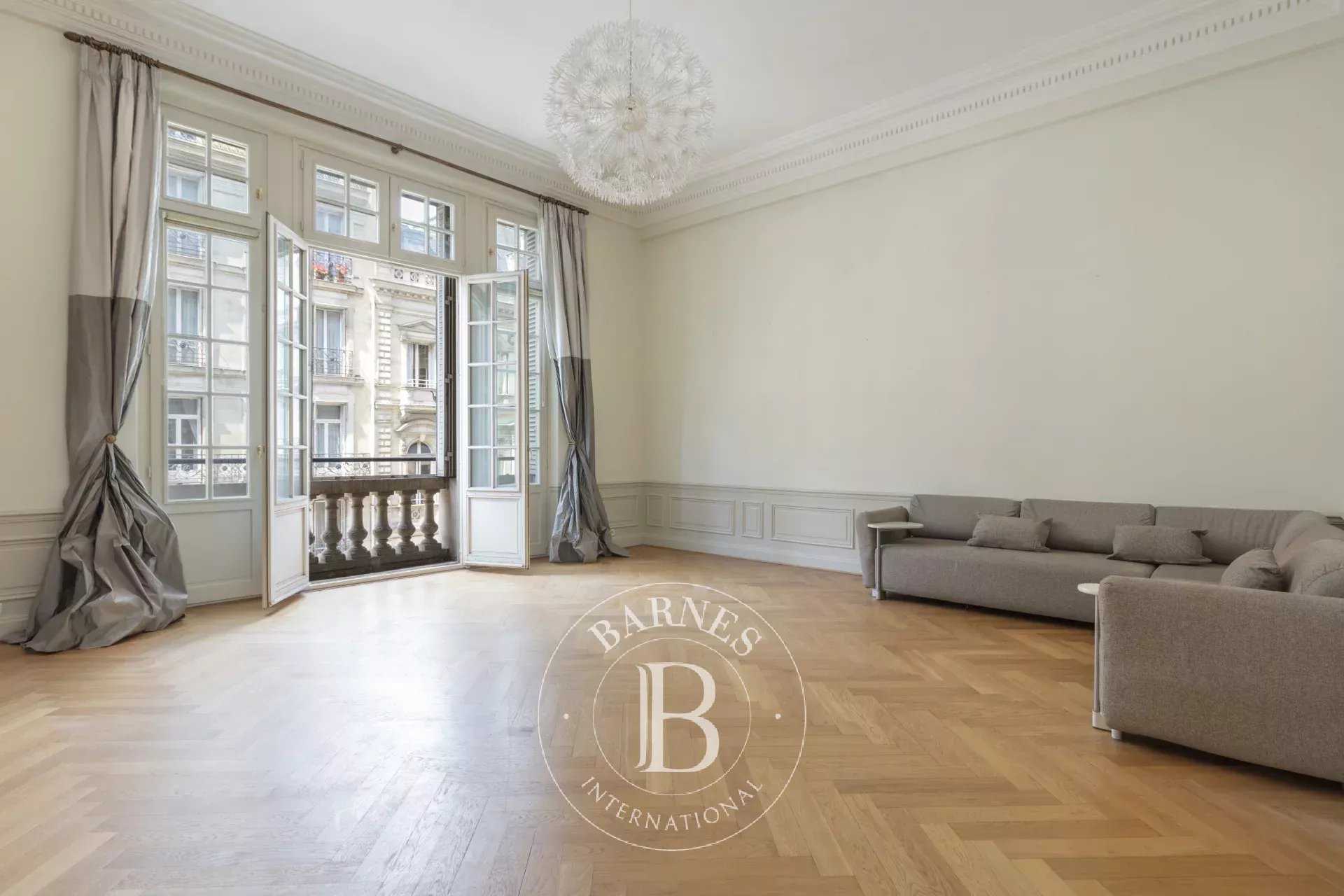 Apartment Paris 75008  -  ref 85939574 (picture 2)