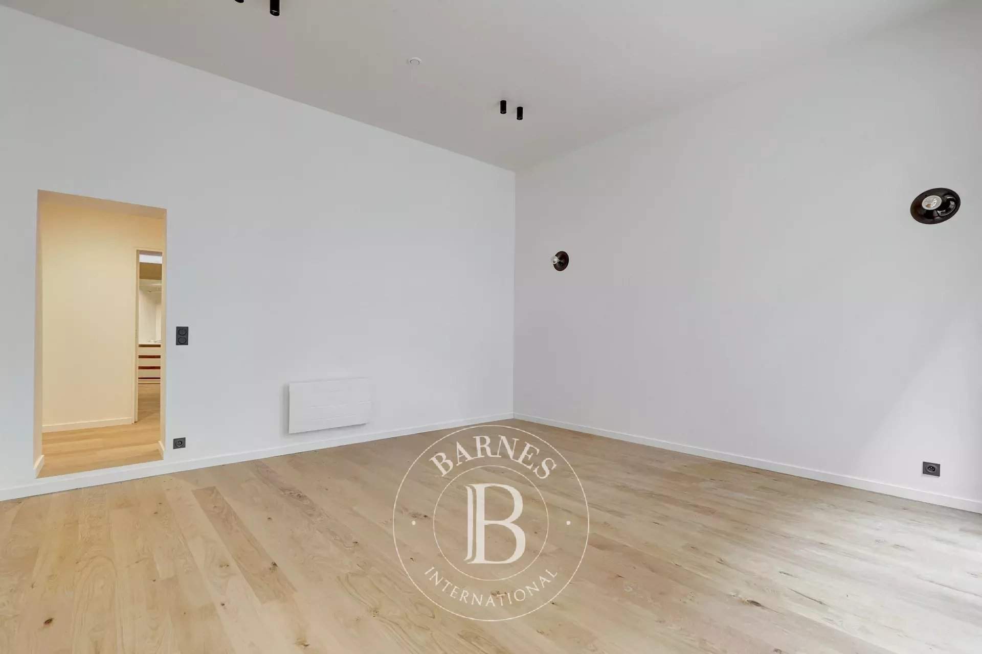 Paris  - Appartement 3 Pi&egrave;ces, 1 Chambre - picture 2
