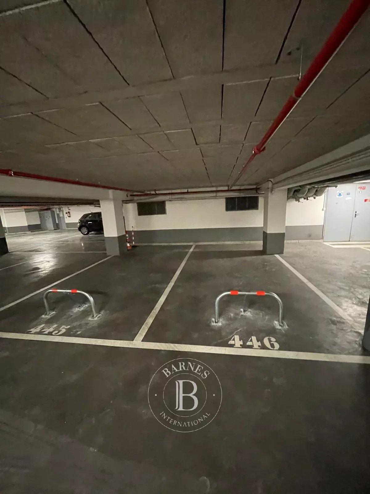 Paris  - Parking  - picture 1