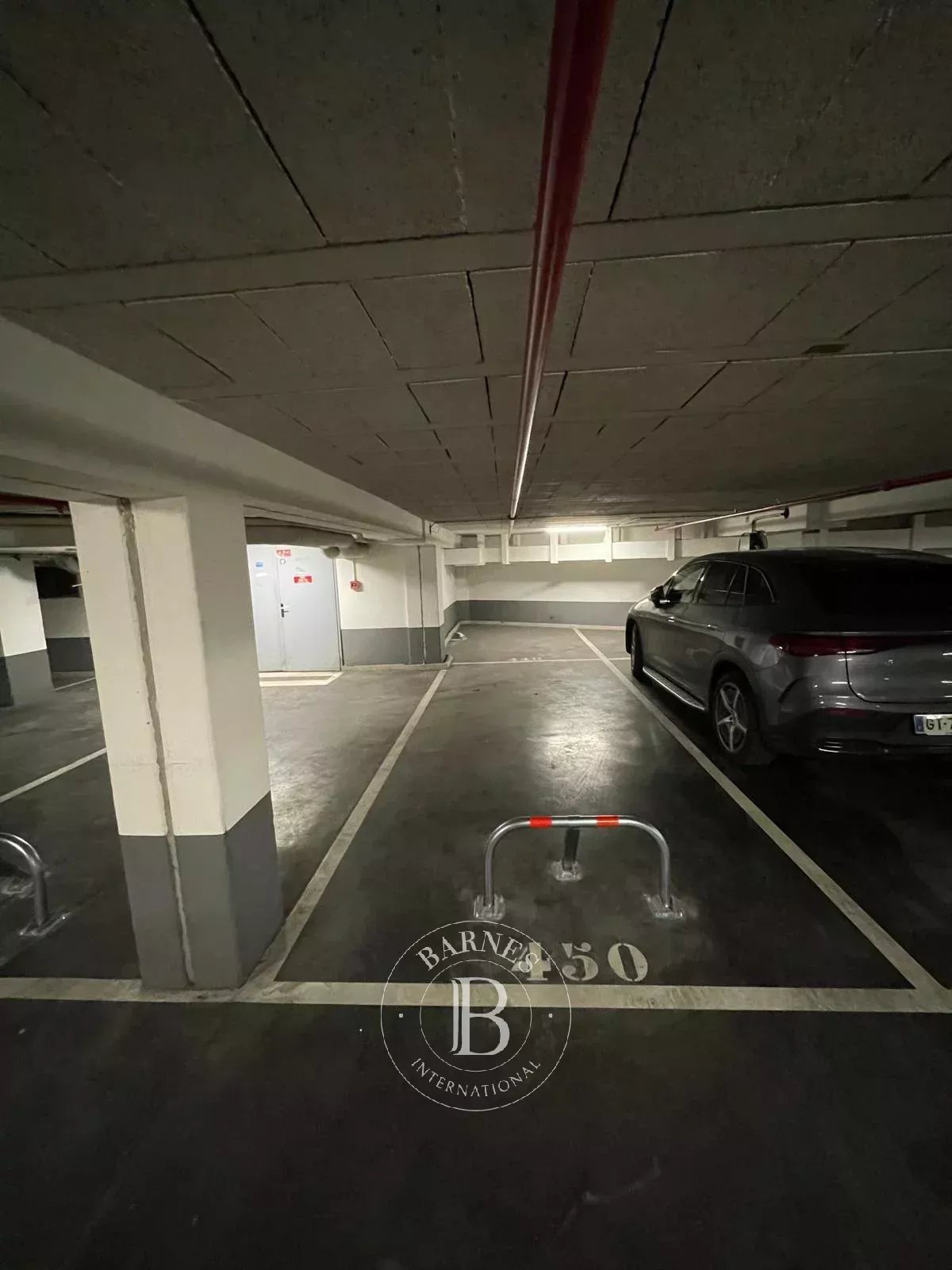Paris  - Parking  - picture 3