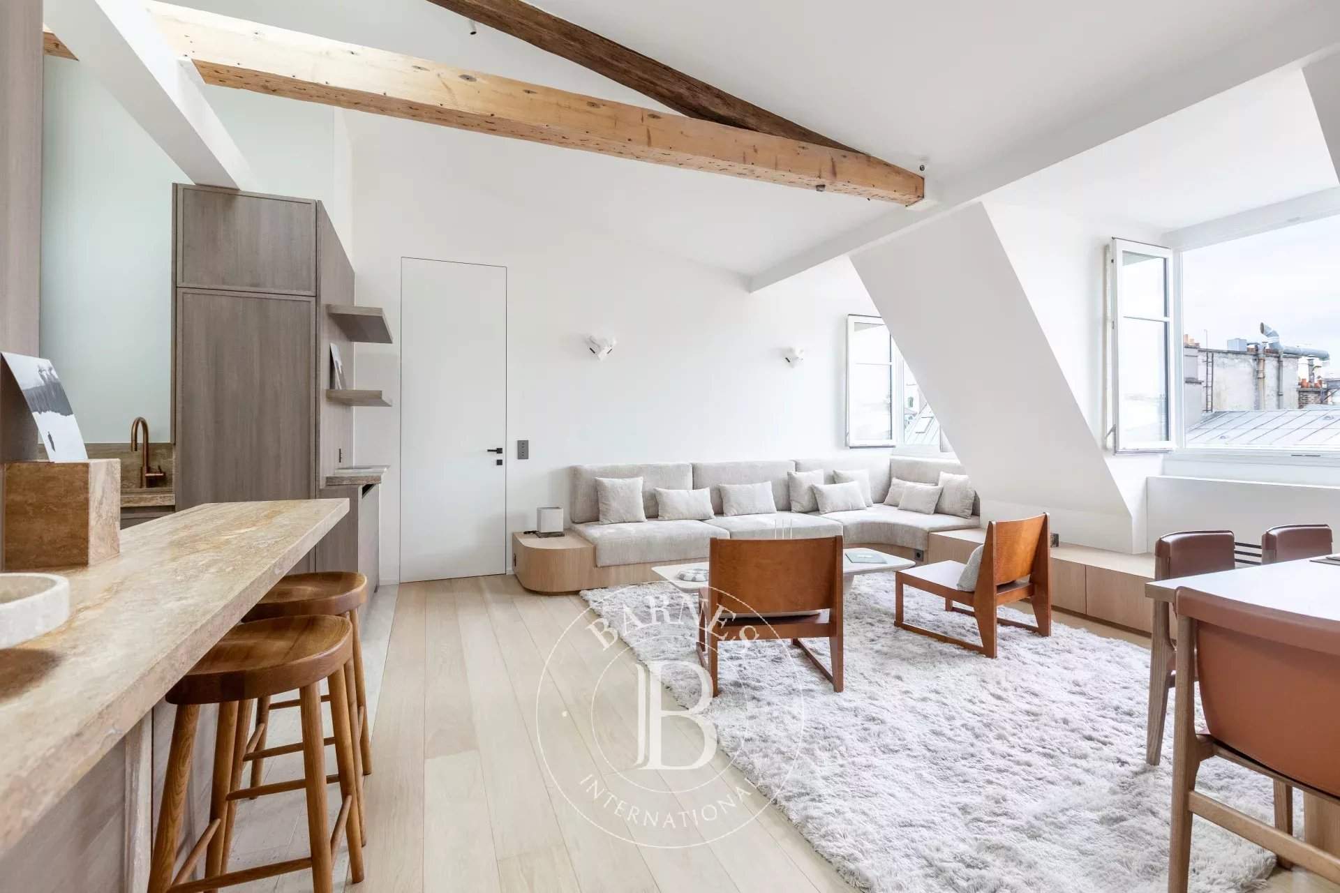 Paris  - Appartement 4 Pi&egrave;ces 2 Chambres - picture 2