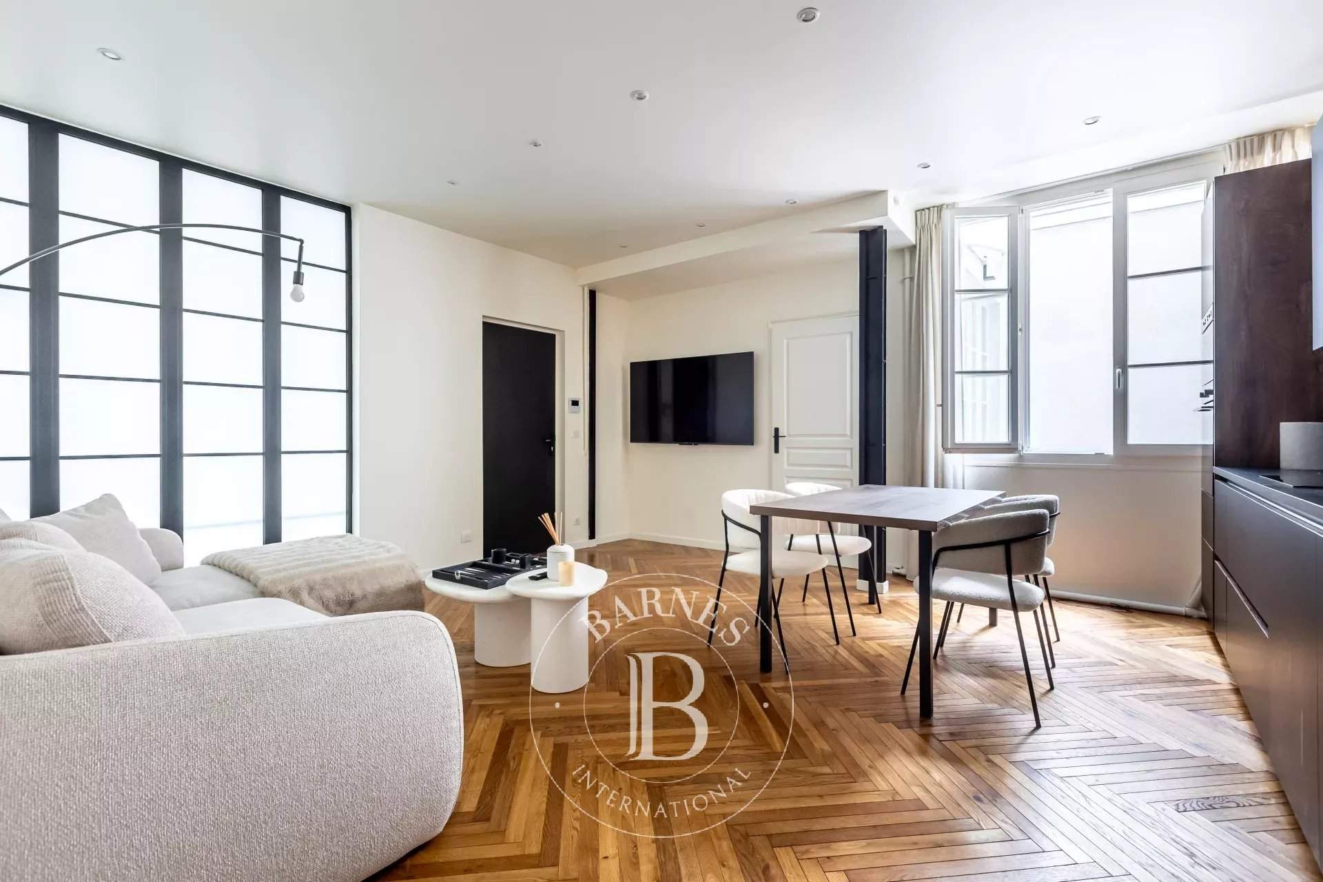Paris  - Appartement 2 Pi&egrave;ces, 1 Chambre - picture 2