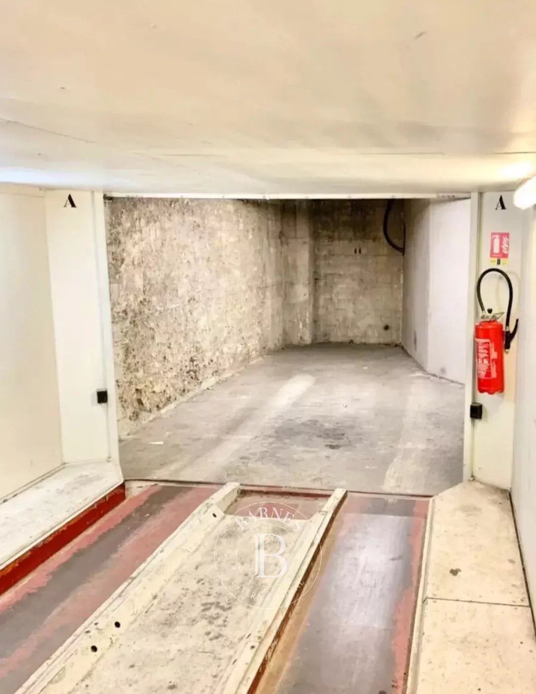Paris  - Parking  - picture 1