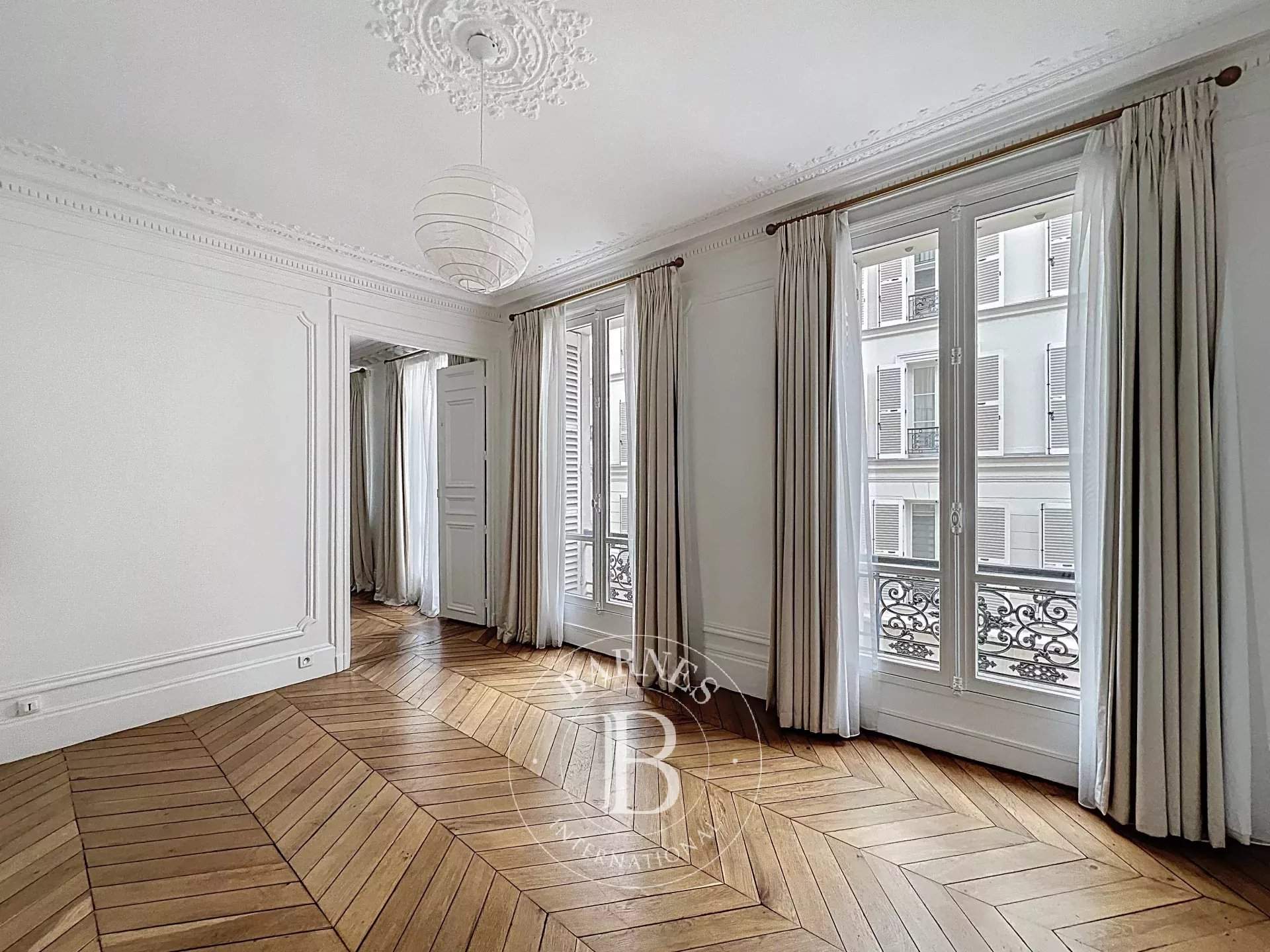 Paris  - Appartement 3 Pi&egrave;ces 2 Chambres - picture 2