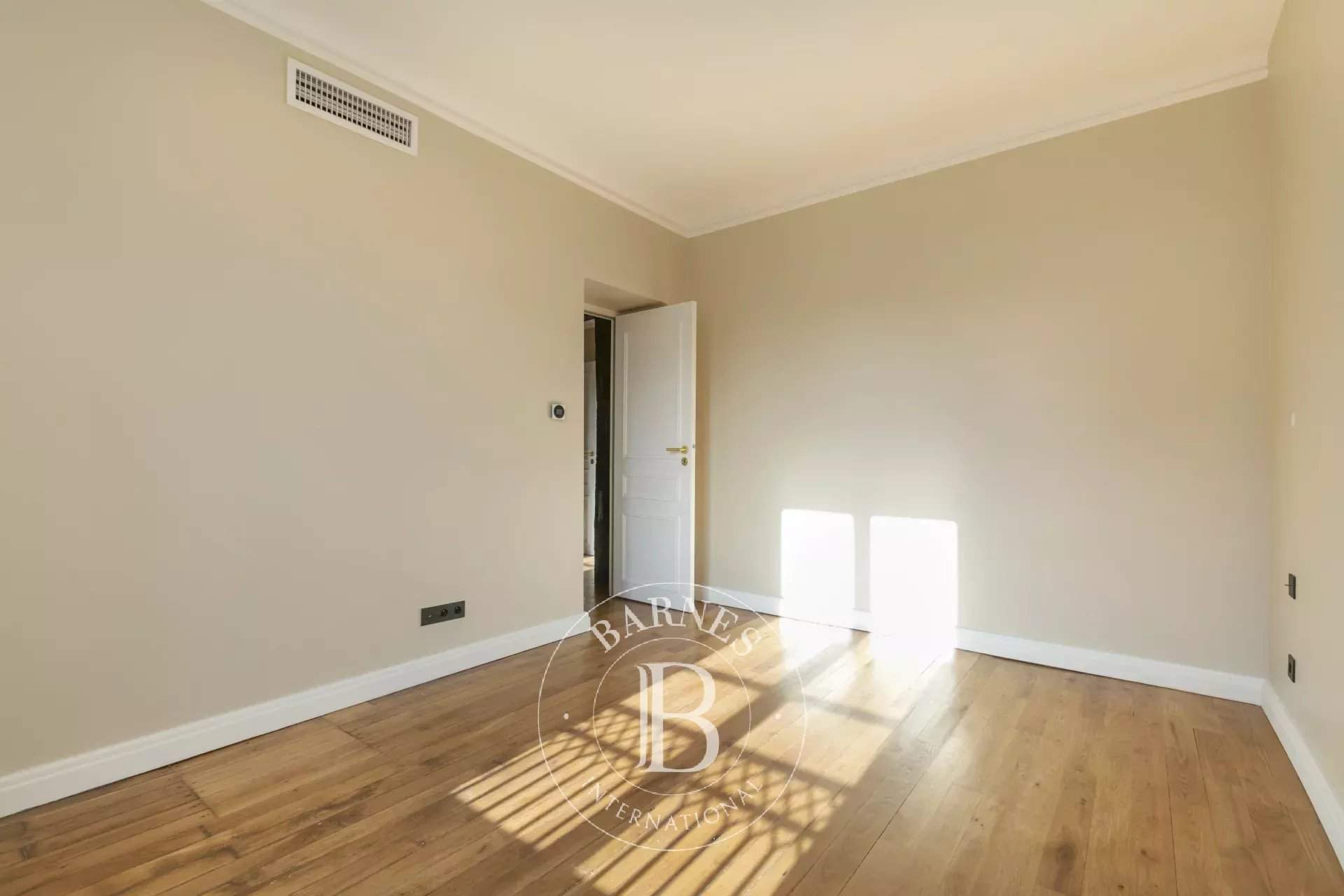 Paris  - Appartement 3 Pi&egrave;ces 2 Chambres - picture 9