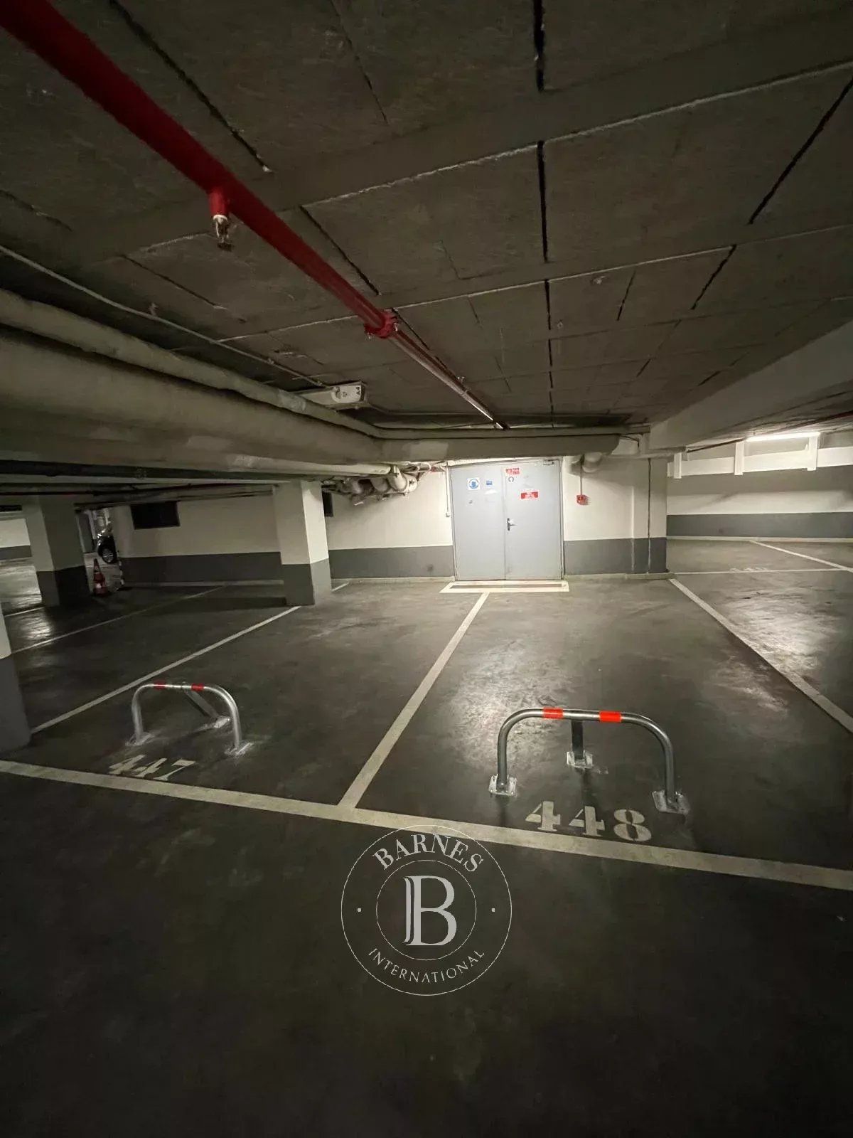Paris  - Parking  - picture 2