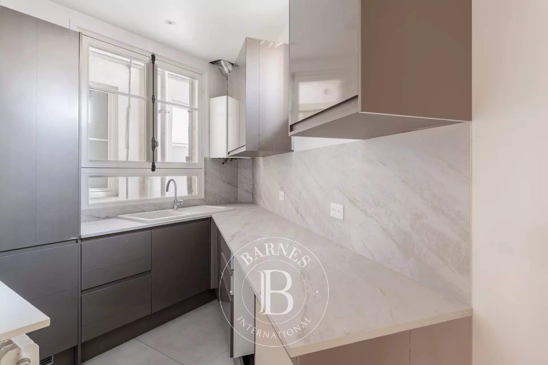 Paris  - Appartement 3 Pi&egrave;ces 2 Chambres - picture 3