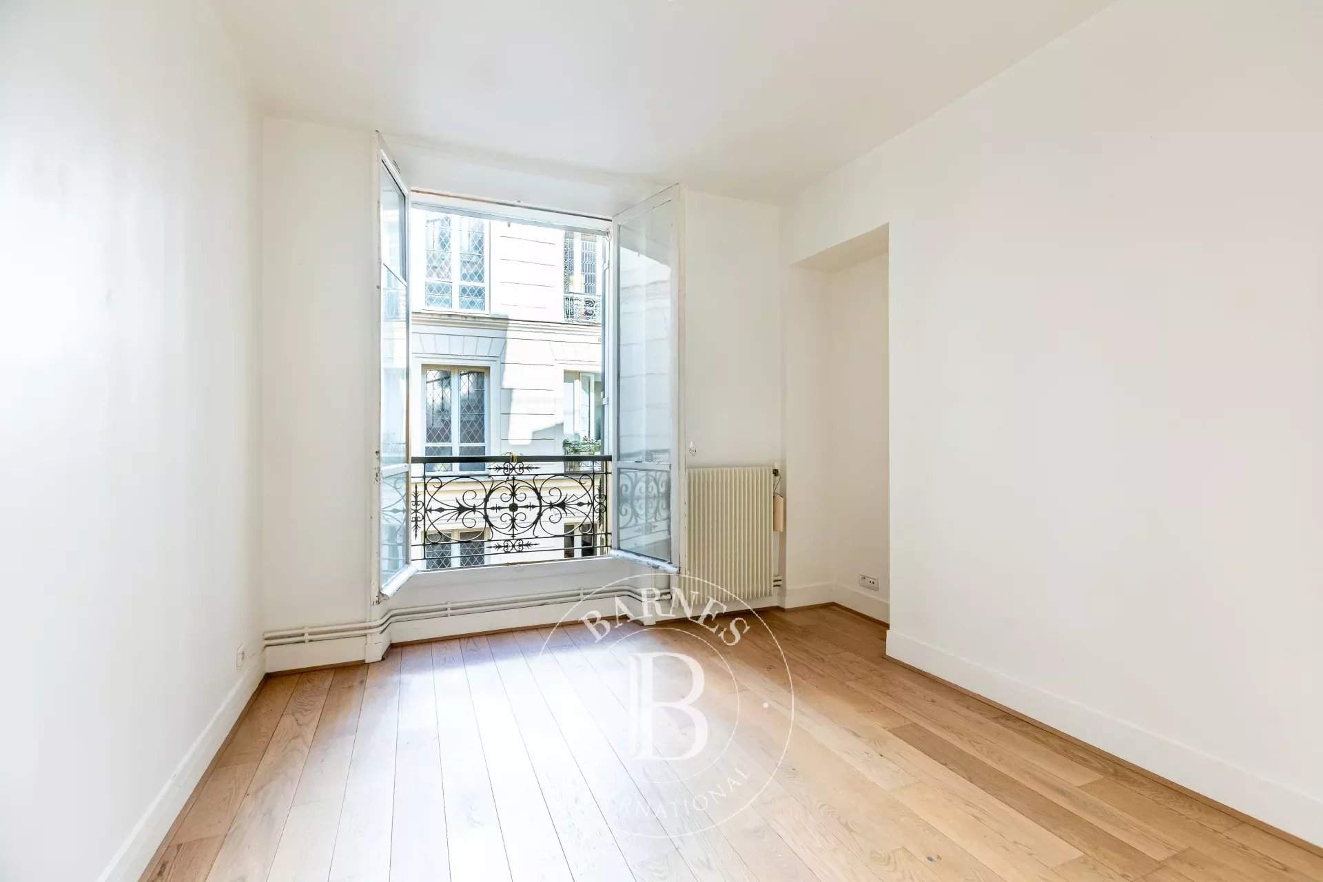 Paris  - Appartement 3 Pi&egrave;ces 2 Chambres - picture 2