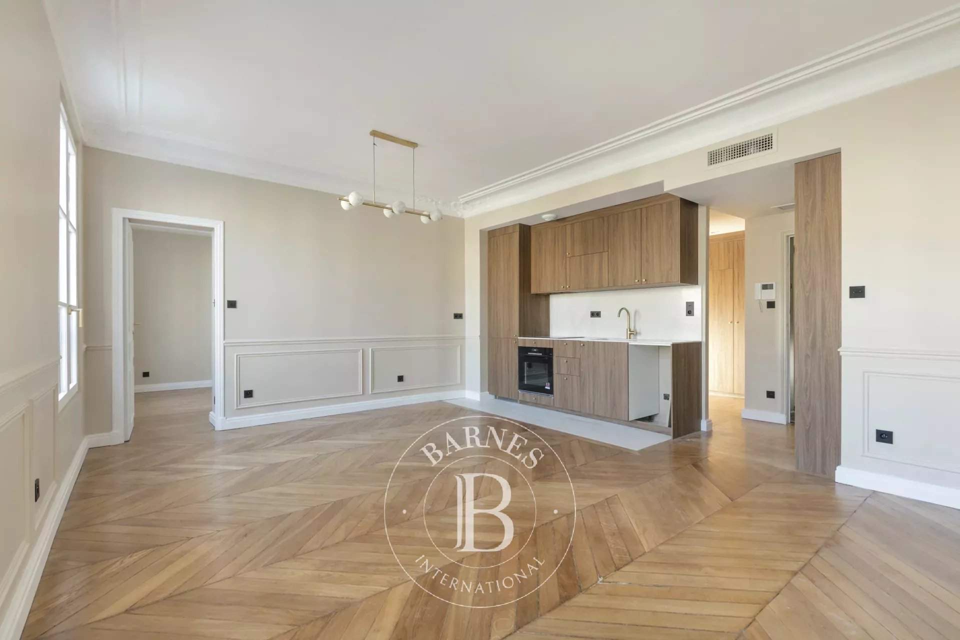 Paris  - Appartement 3 Pi&egrave;ces 2 Chambres - picture 2