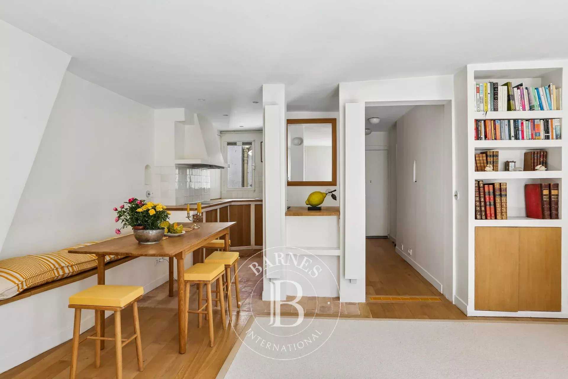 Paris  - Appartement 3 Pi&egrave;ces 2 Chambres