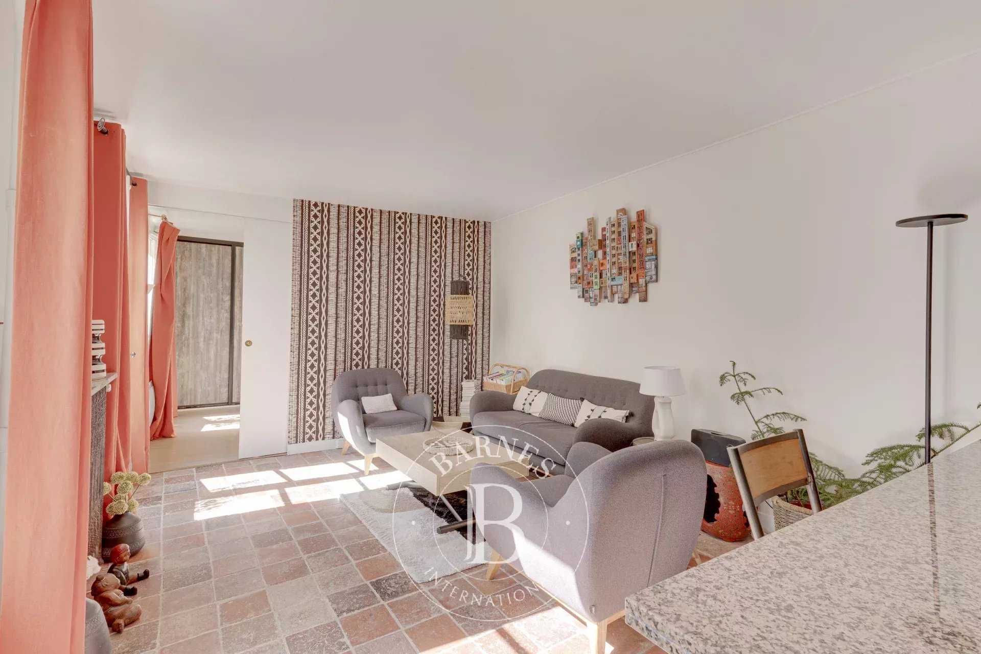 Paris  - Appartement 2 Pièces, 1 Chambre