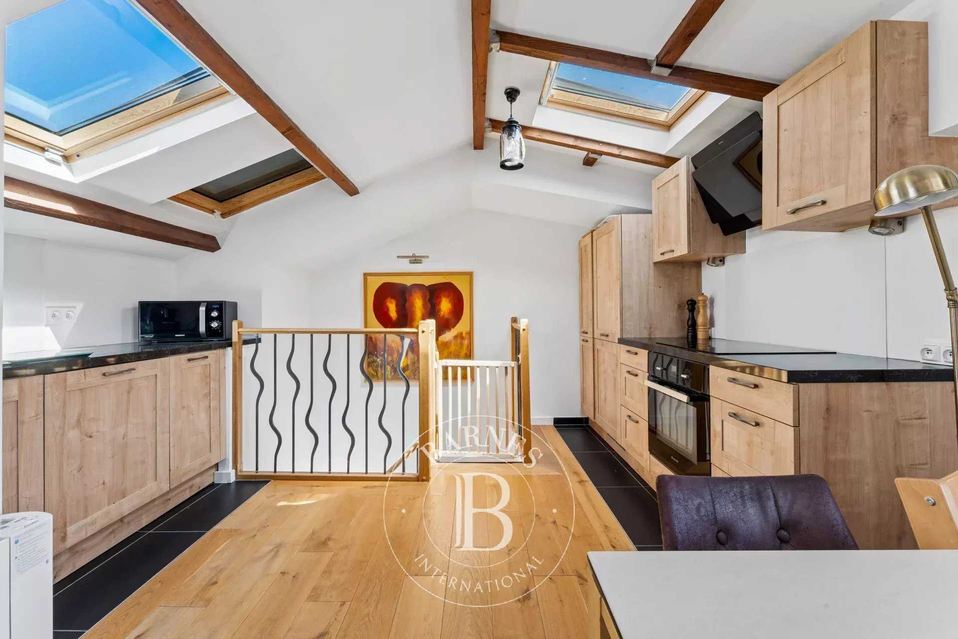 Paris  - Appartement 3 Pi&egrave;ces 2 Chambres