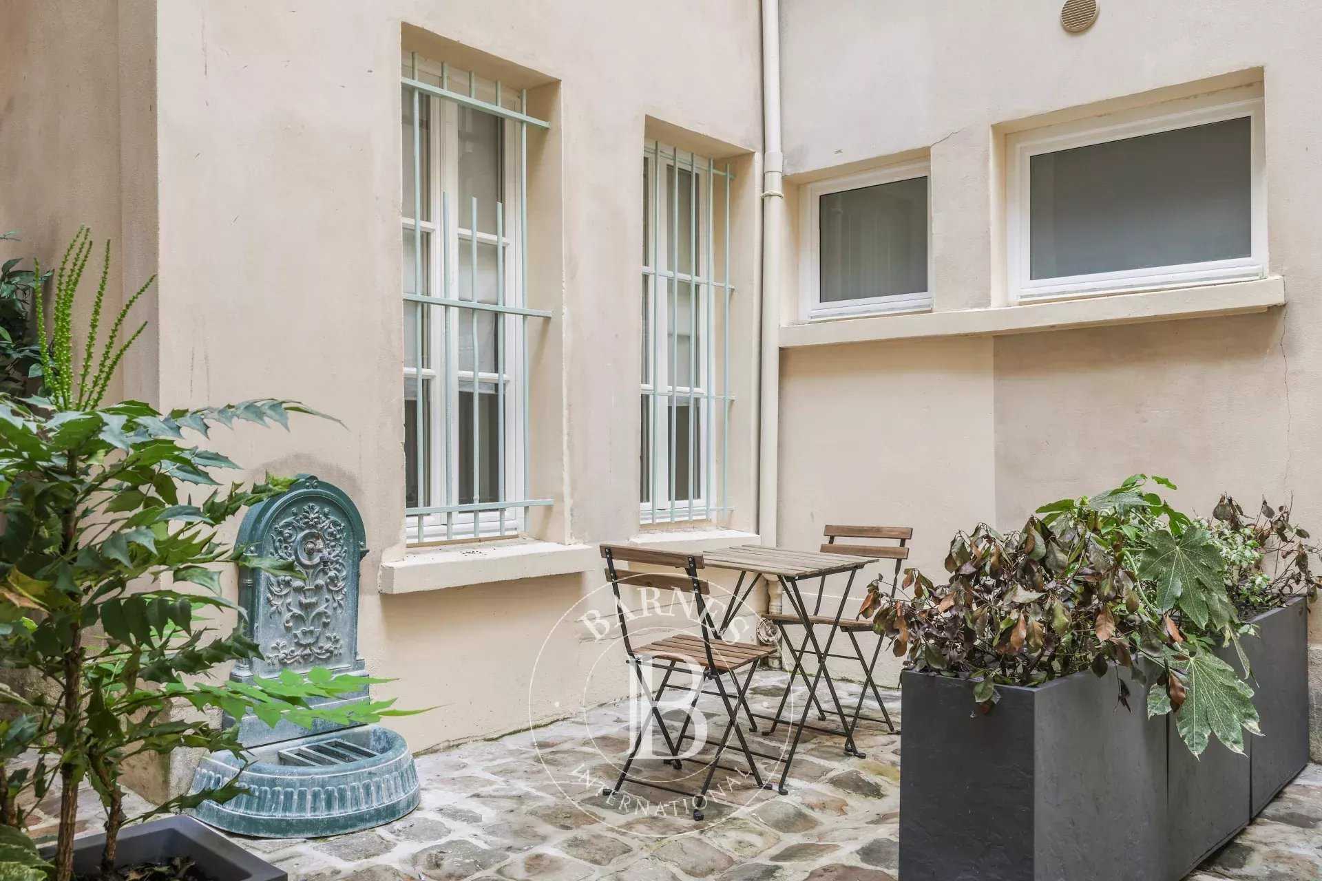 Paris  - Appartement 2 Pièces, 1 Chambre