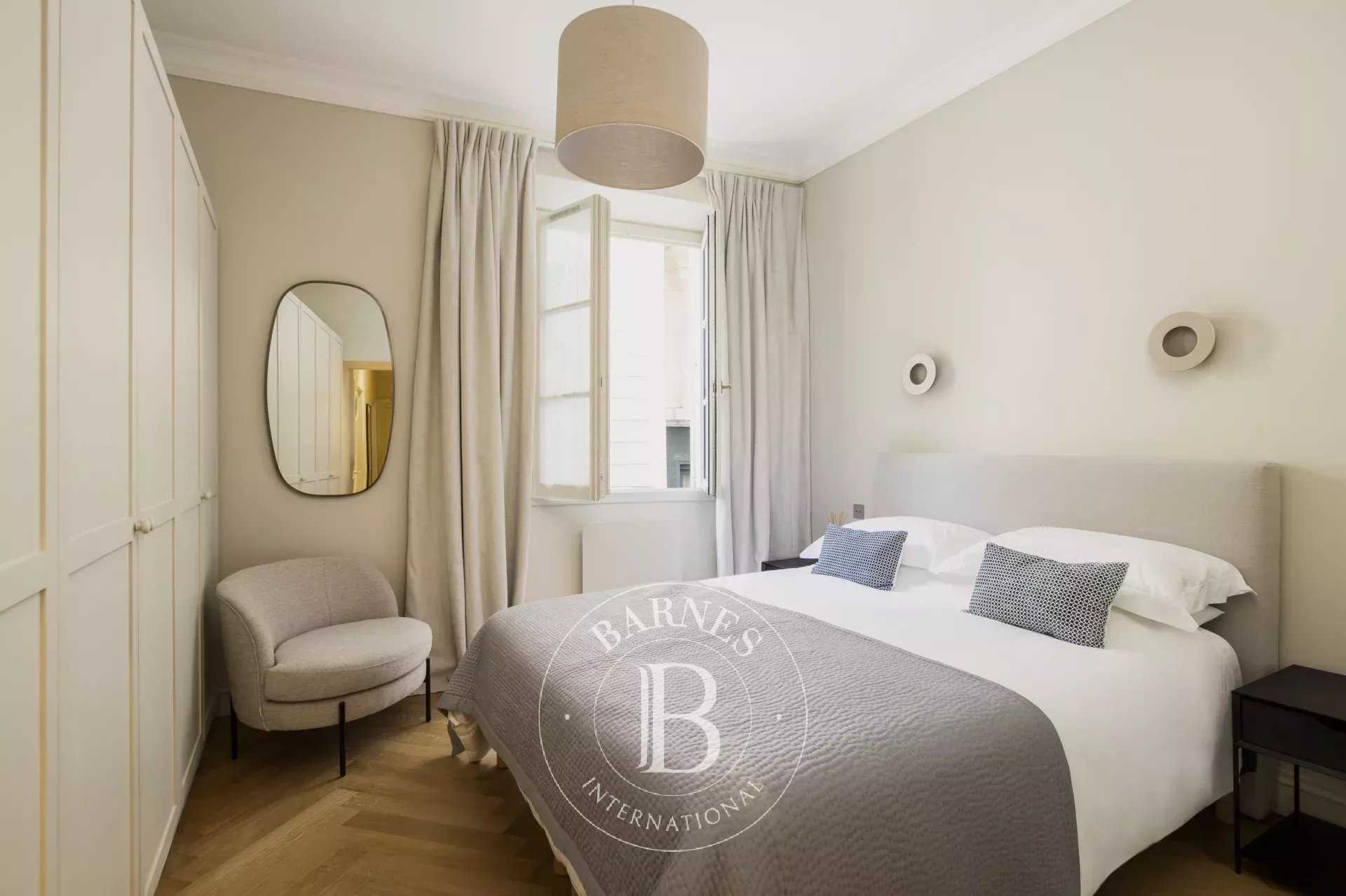 Paris  - Appartement 4 Pi&egrave;ces 2 Chambres