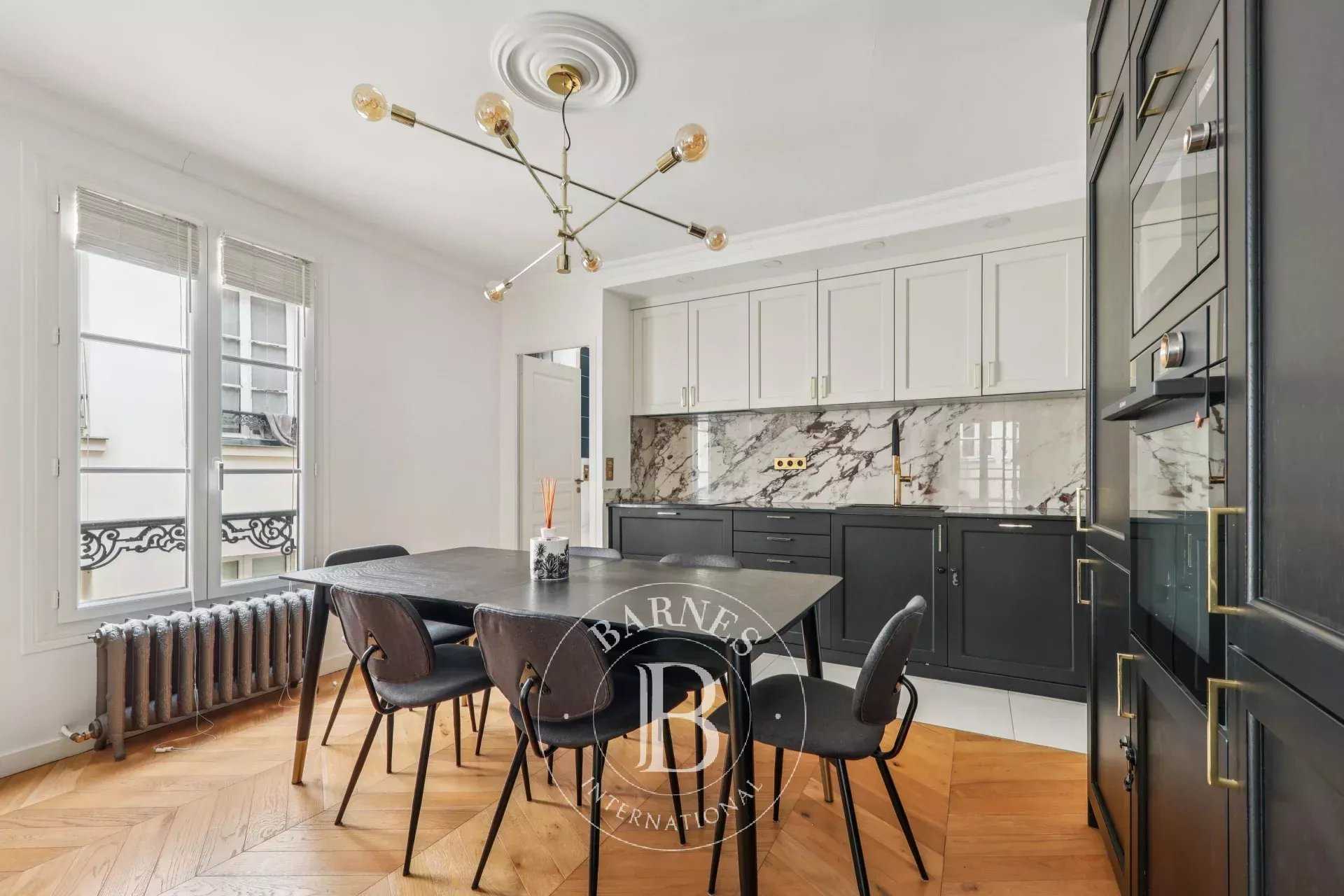 Paris  - Appartement 3 Pi&egrave;ces 2 Chambres