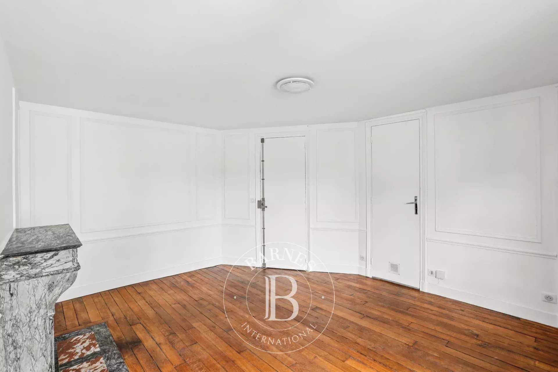 Paris  - Appartement 2 Pièces, 1 Chambre