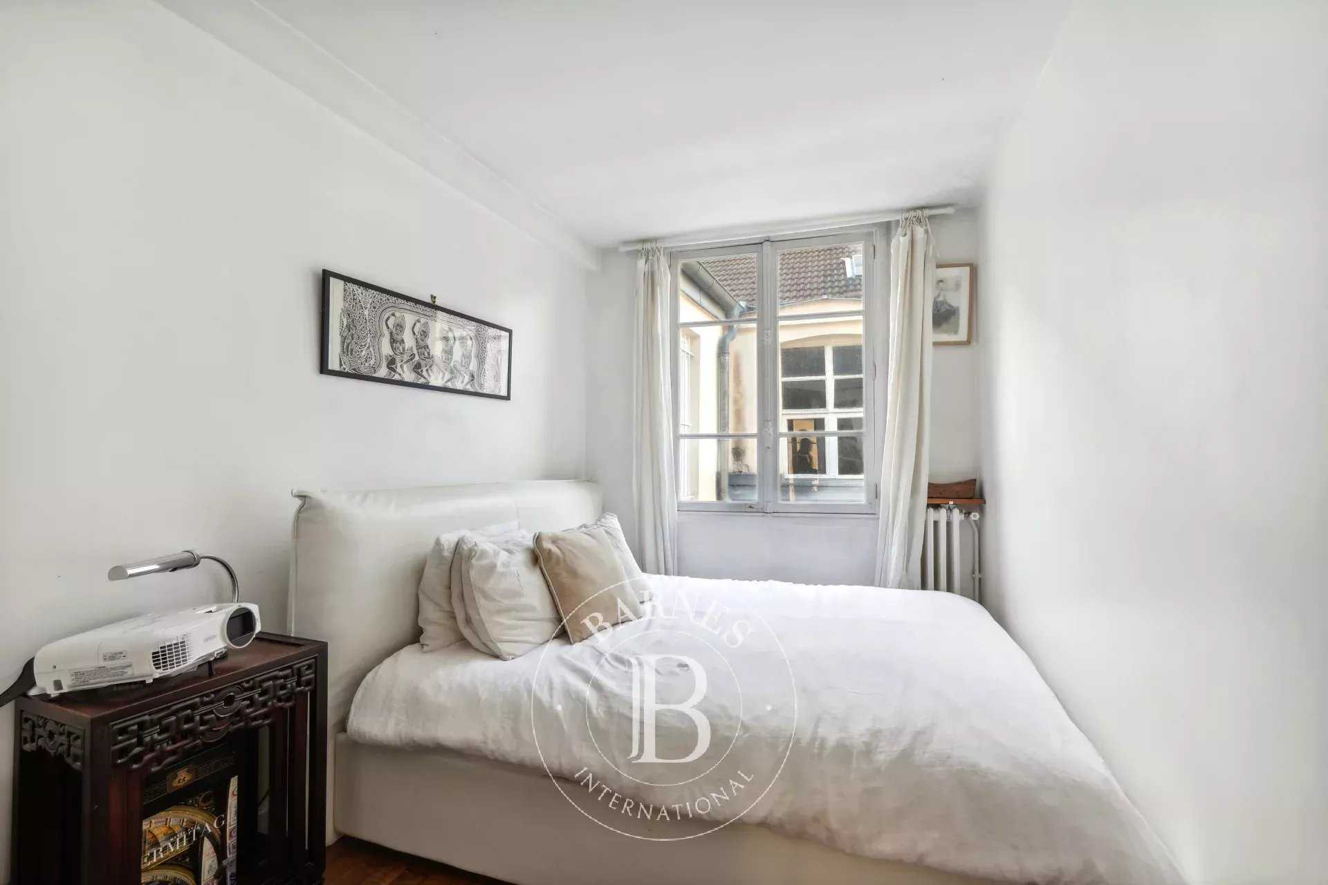 Paris  - Appartement 2 Pièces, 1 Chambre