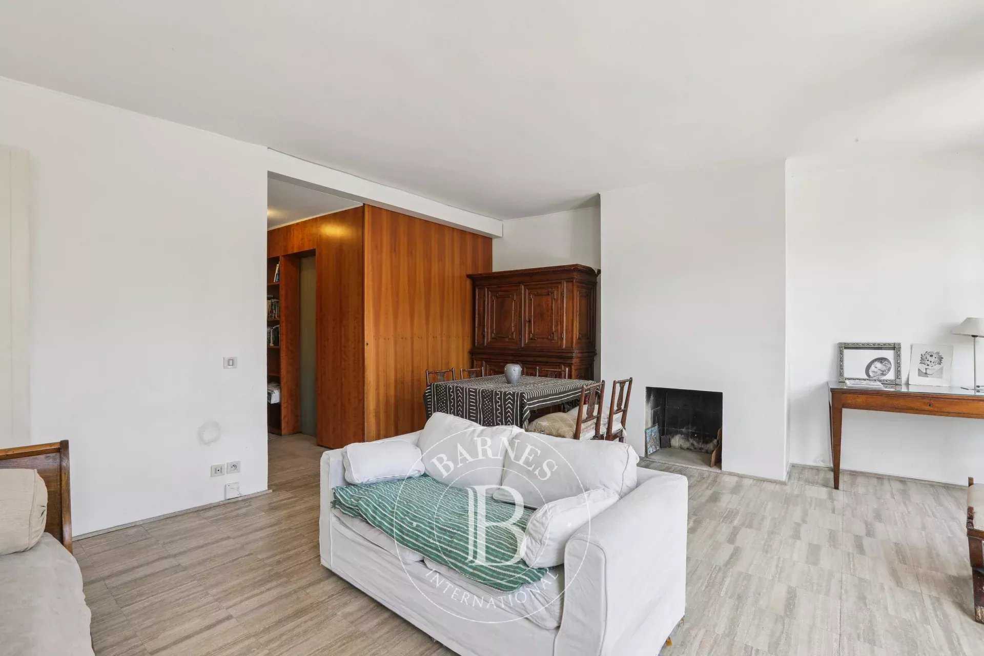 Paris  - Appartement 2 Pièces, 1 Chambre