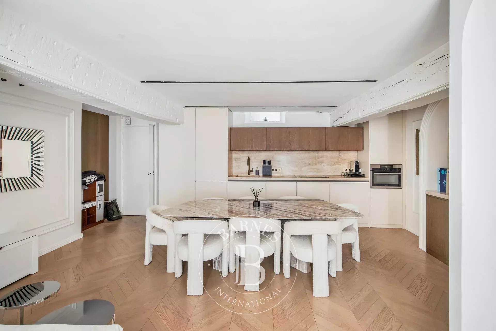 Paris  - Appartement 4 Pi&egrave;ces 2 Chambres