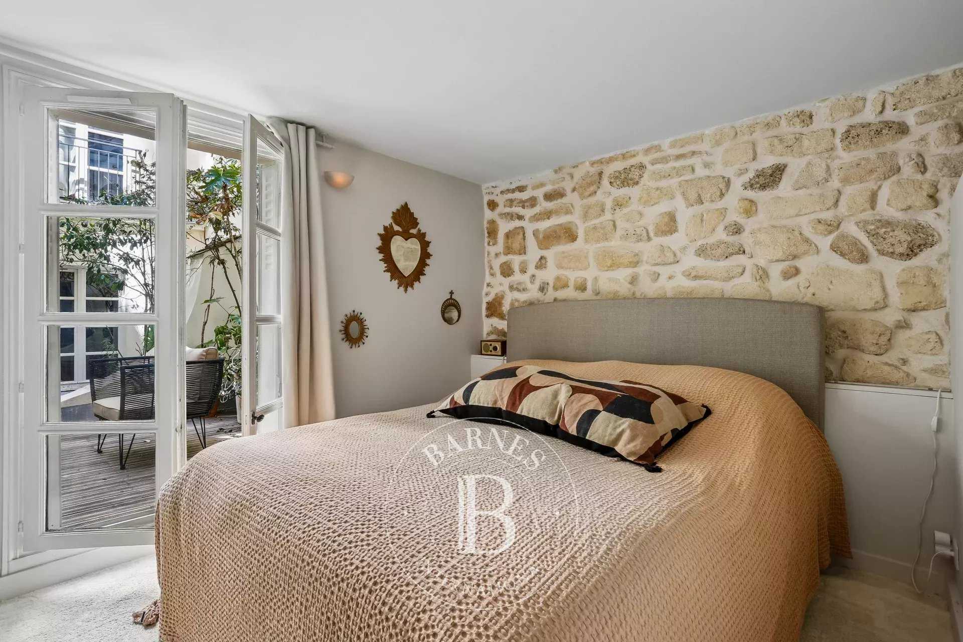 Paris  - Appartement 3 Pi&egrave;ces 2 Chambres