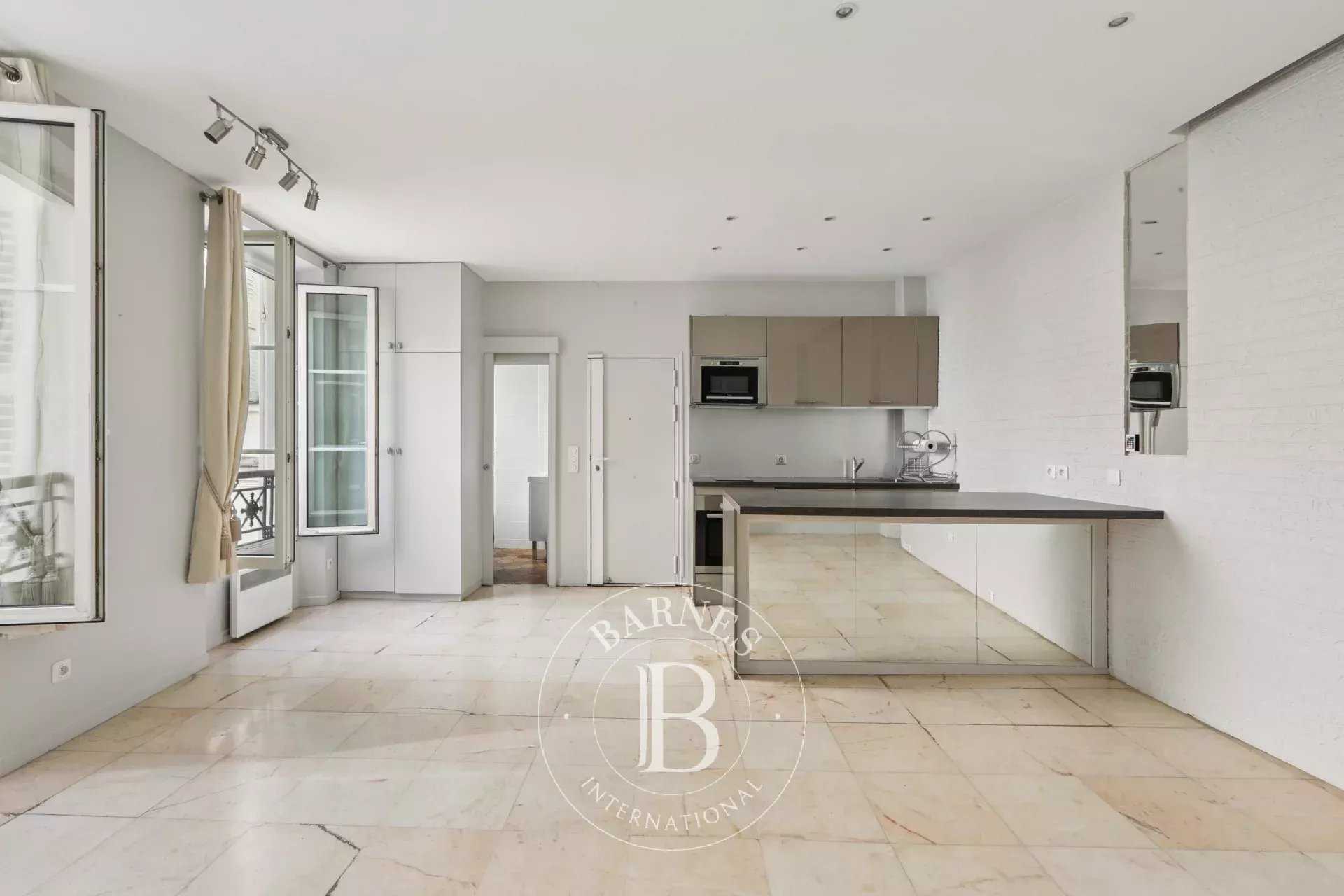 Paris  - Appartement 2 Pièces, 1 Chambre