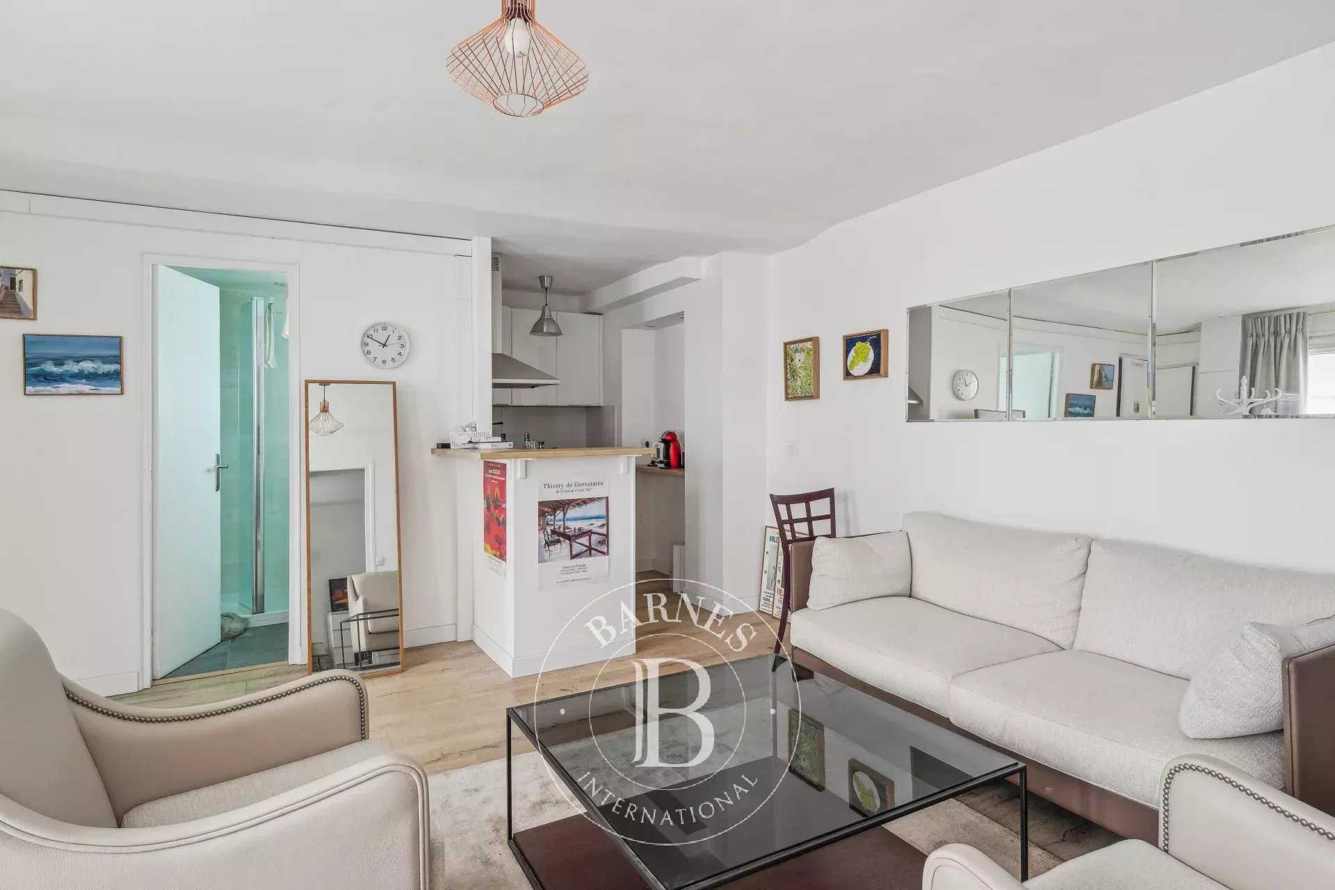 Paris  - Appartement 2 Pièces, 1 Chambre