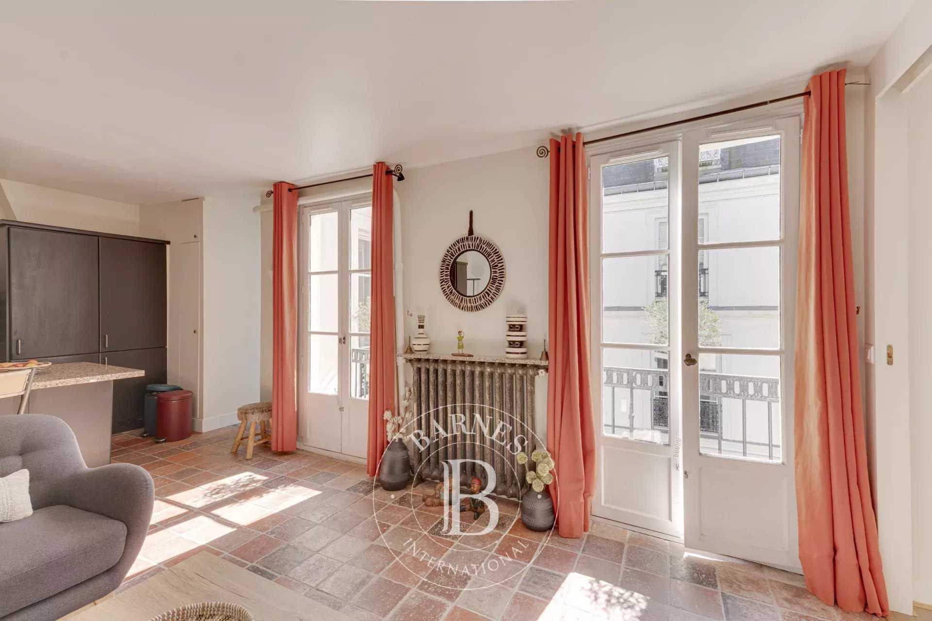 Paris  - Appartement 2 Pièces, 1 Chambre