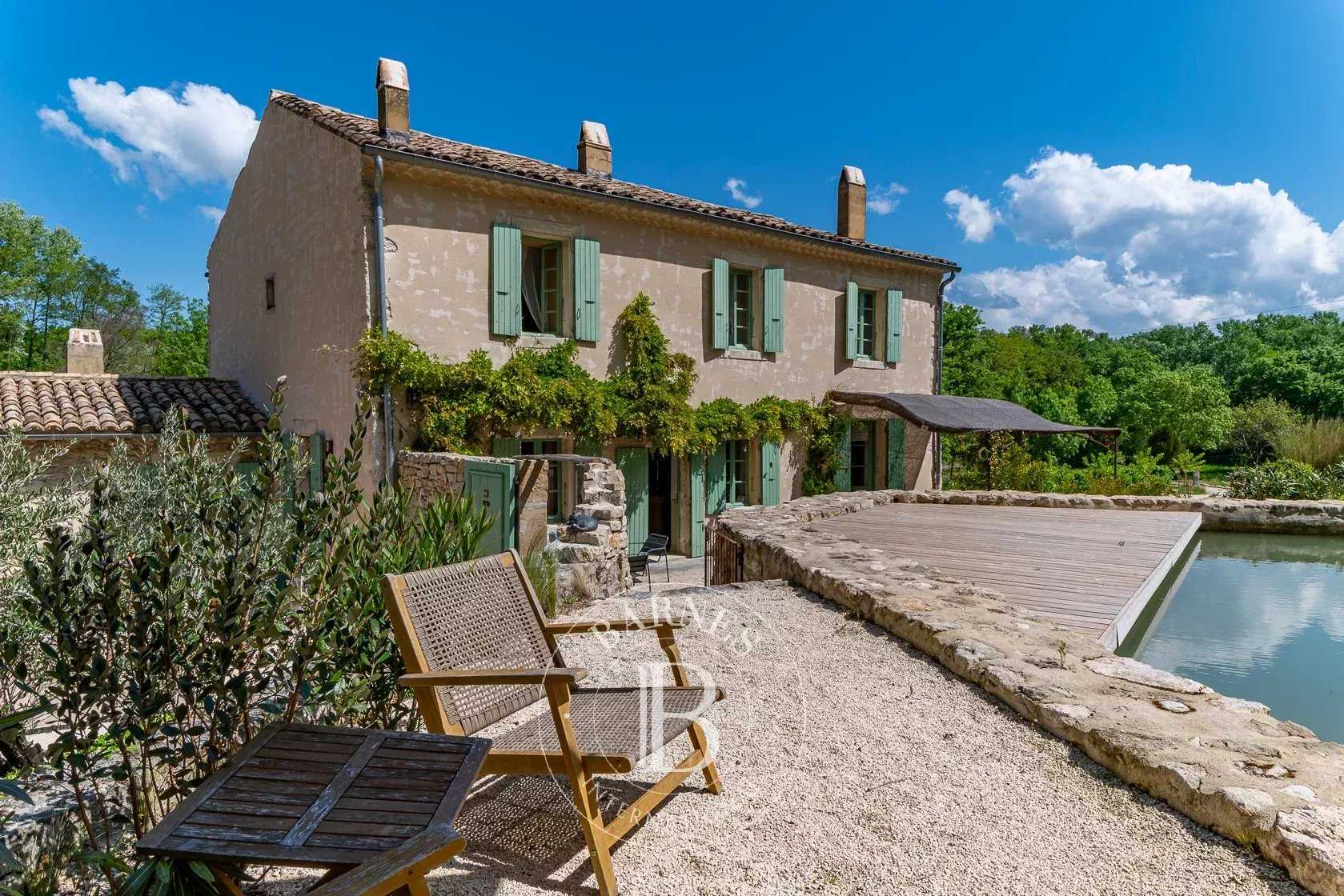 Grignan  - Property 8 Bedrooms