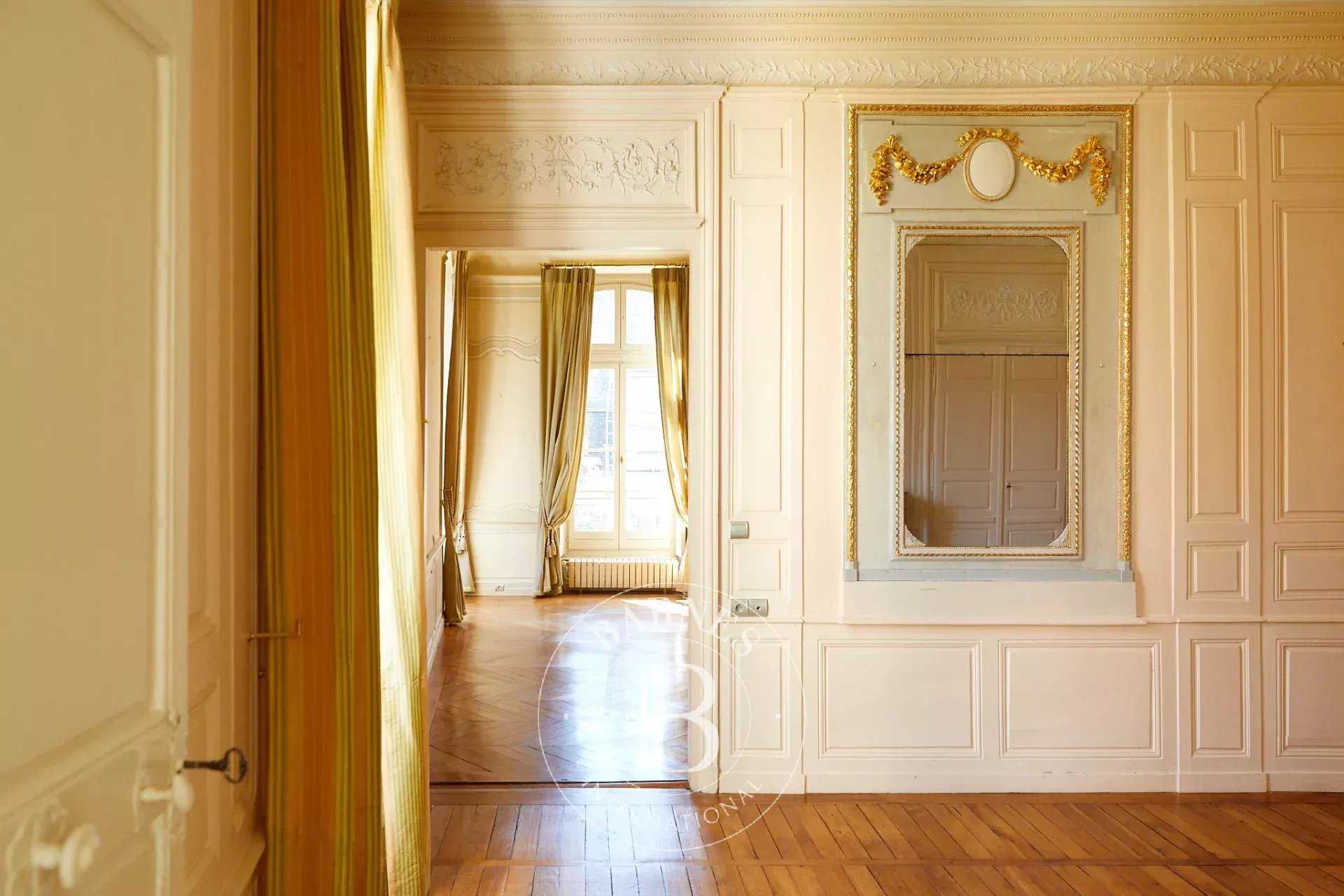 Beaune  - Palacete 18 Cuartos 5 Habitaciones