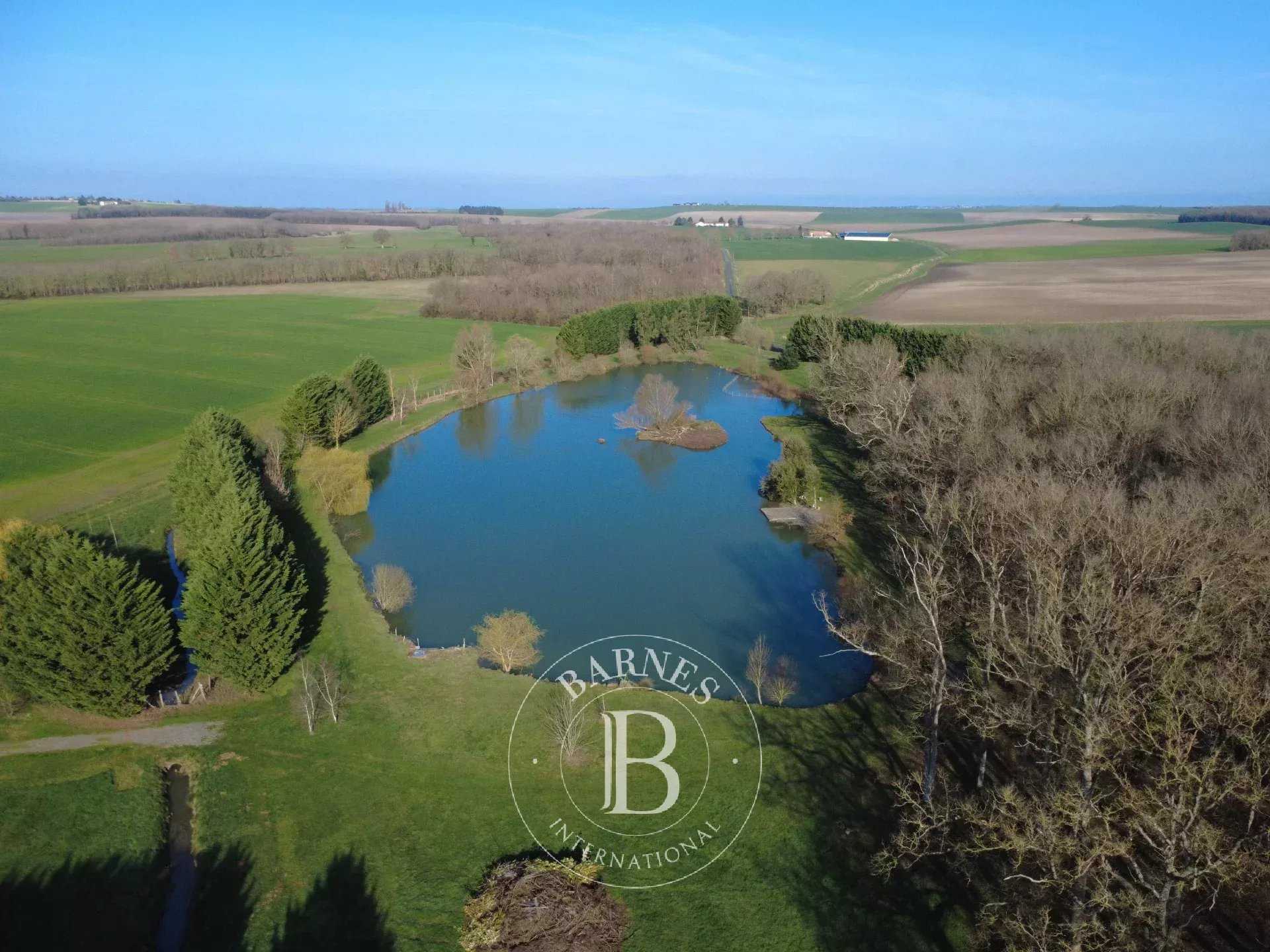 Châtellerault  - Manoir 9 Pi&egrave;ces 6 Chambres