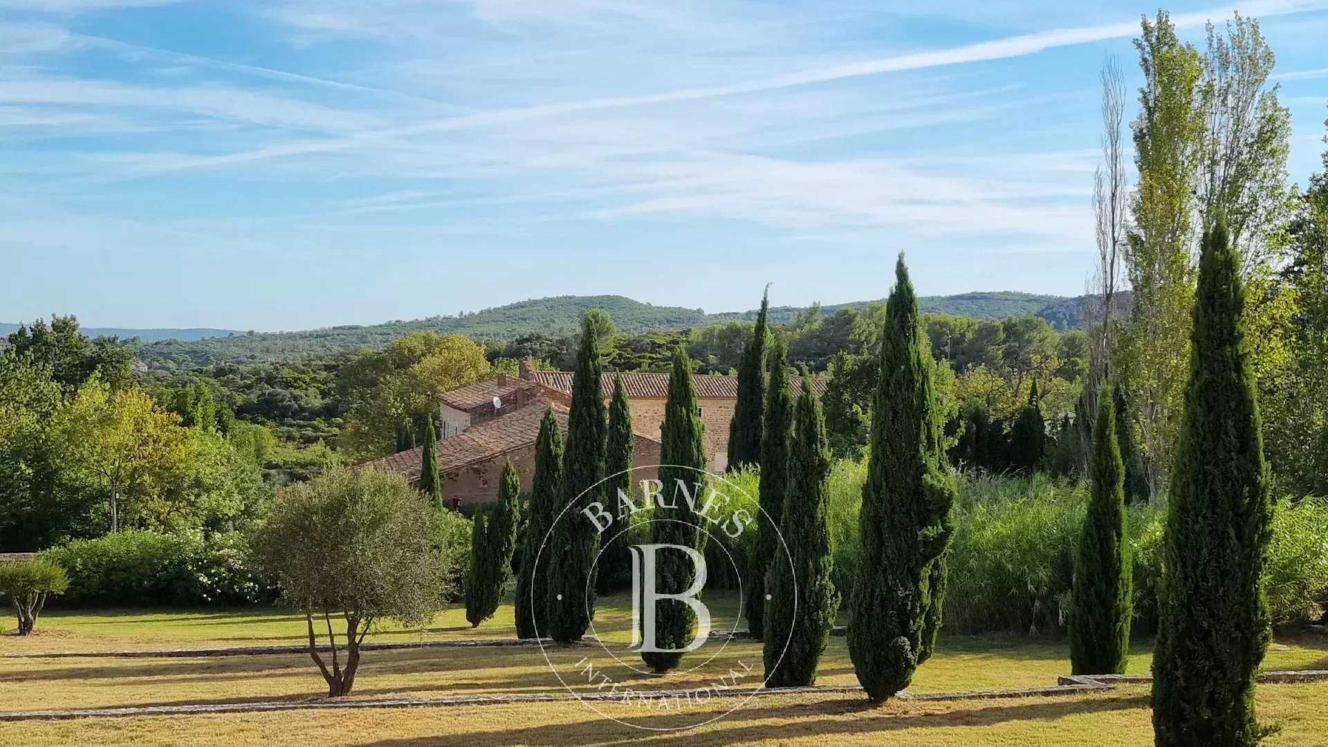Thézan-des-Corbières  - Propriété viticole 38 Pièces