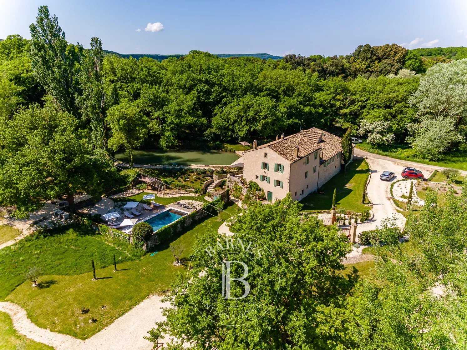 Grignan  - Property 8 Bedrooms