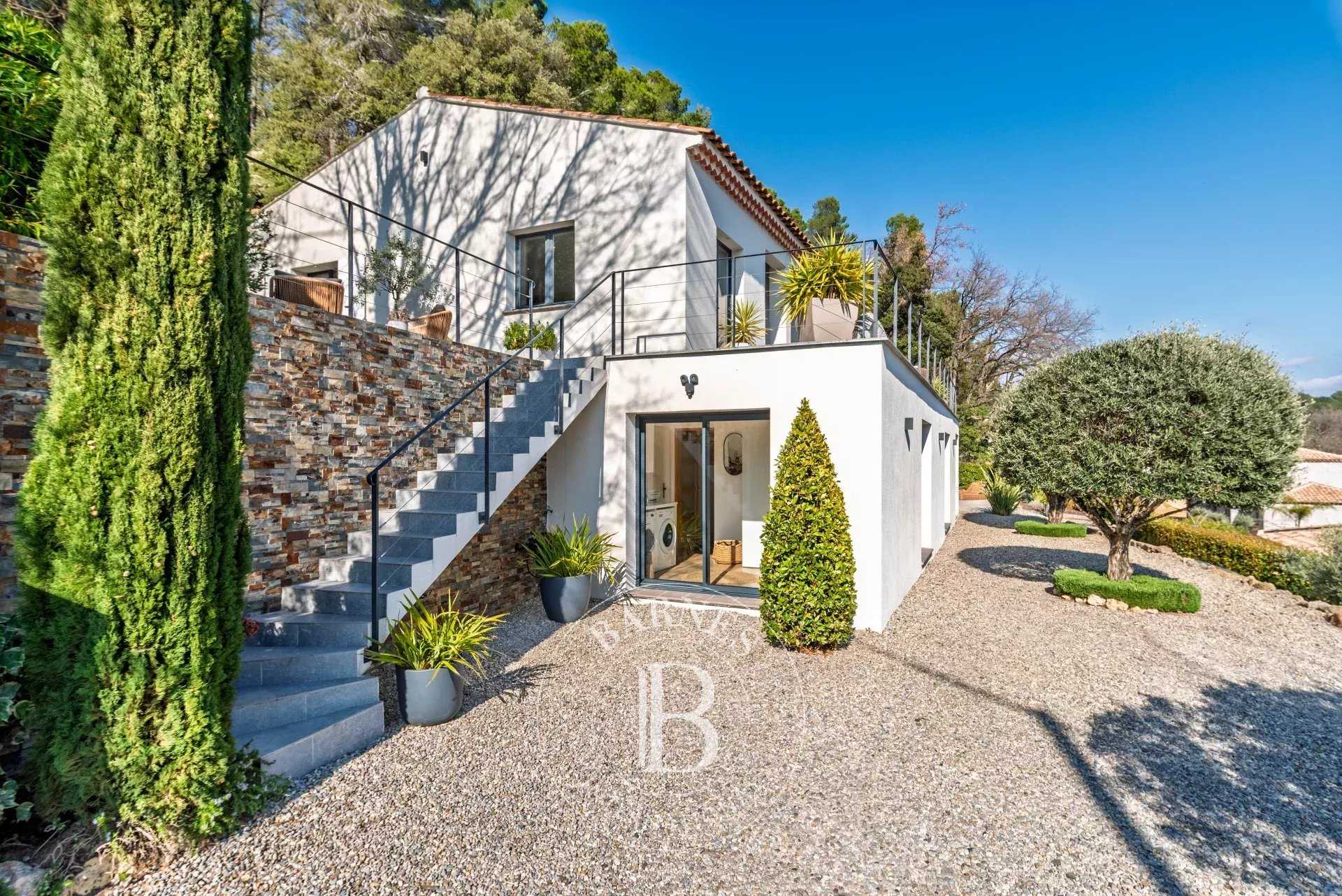 Bagnols-en-Forêt  - Maison 7 Pi&egrave;ces 3 Chambres