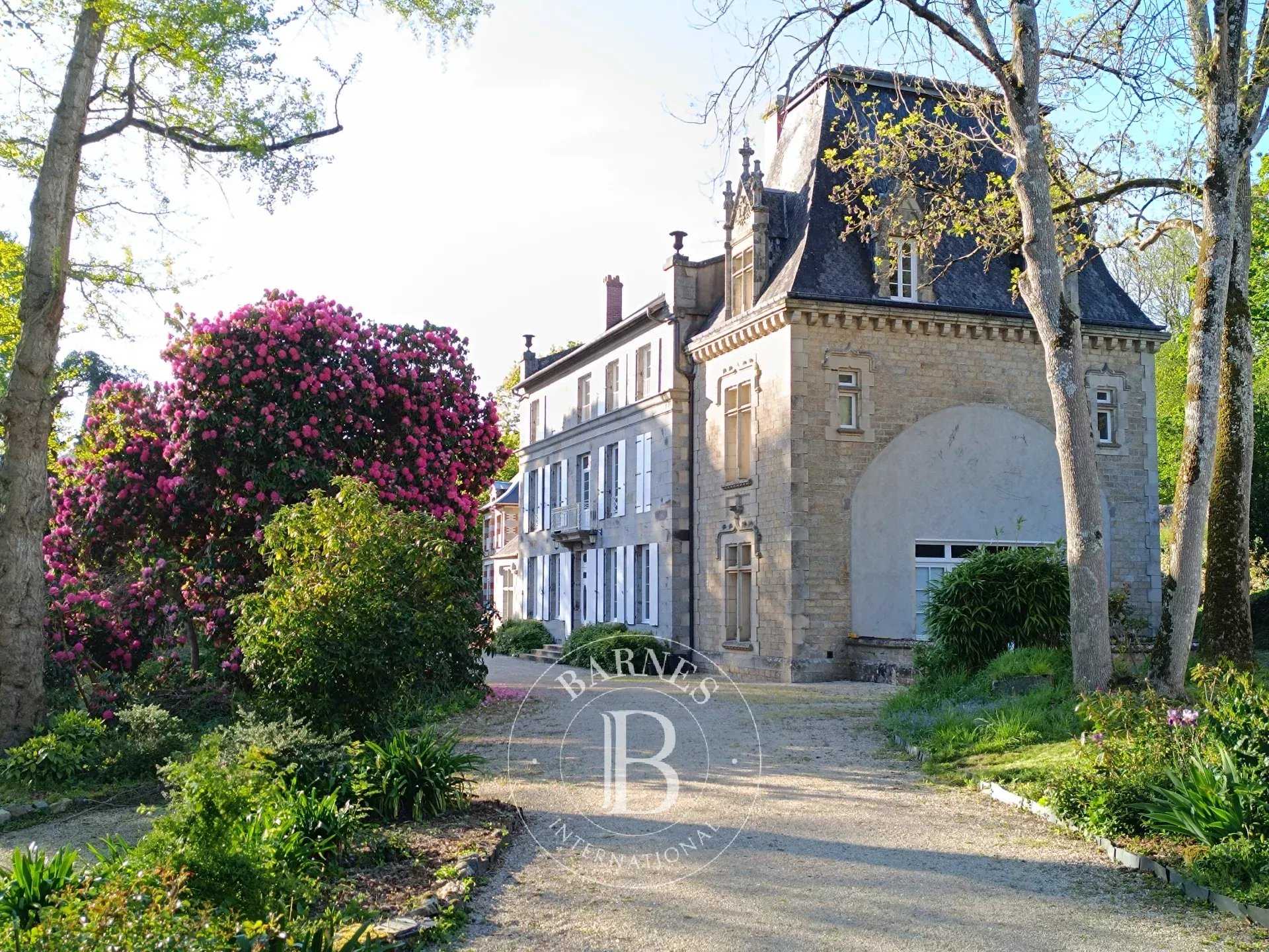 Guingamp  - Maison 23 Pi&egrave;ces 14 Chambres
