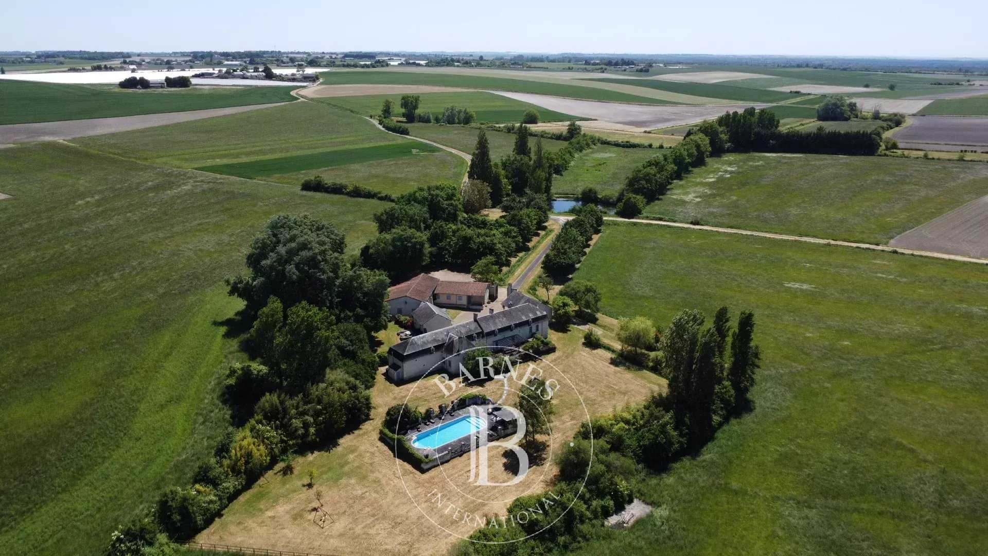 Richelieu  - Propriété 15 Pi&egrave;ces 10 Chambres