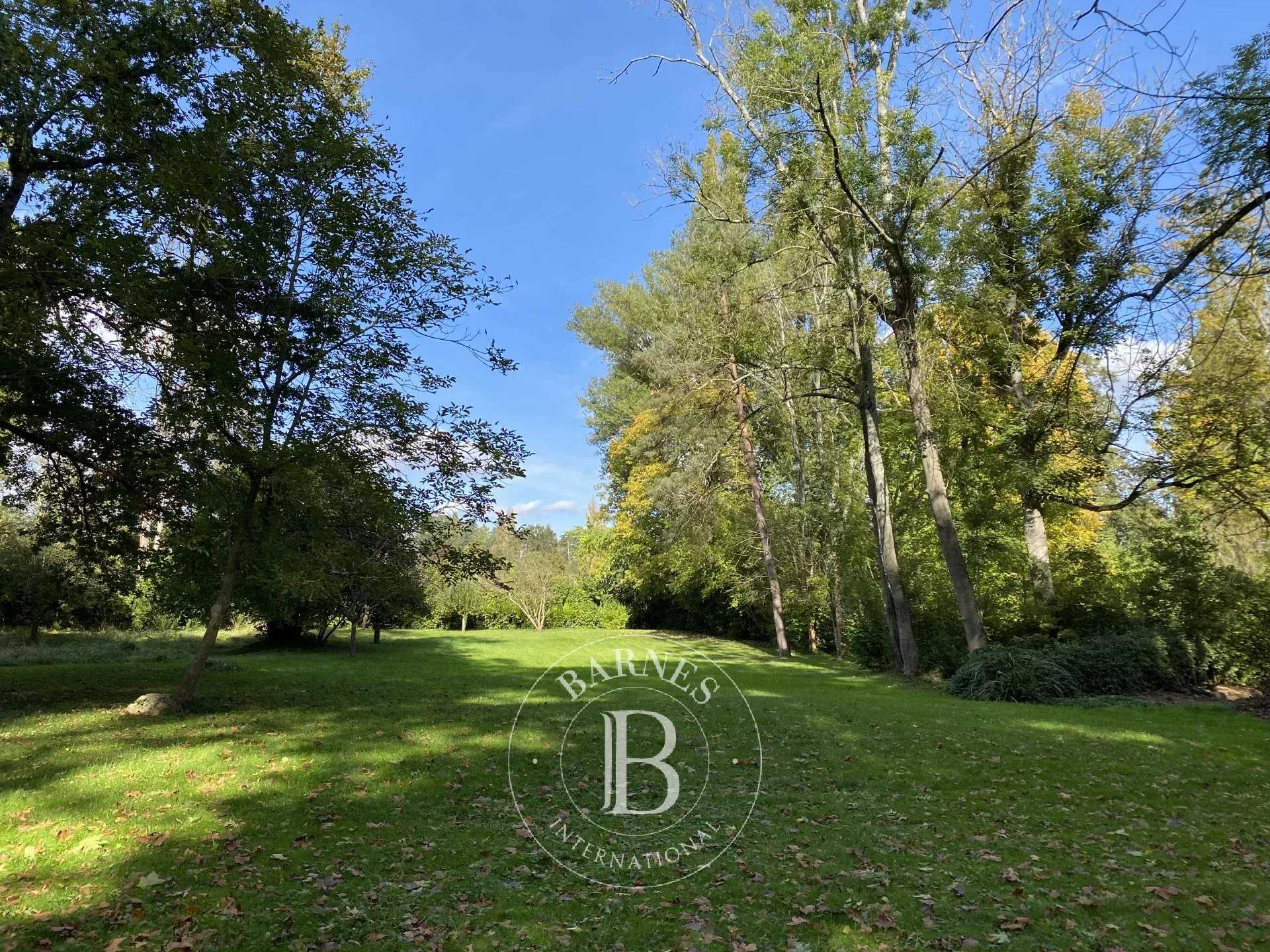 Fontainebleau  - Property 10 Bedrooms