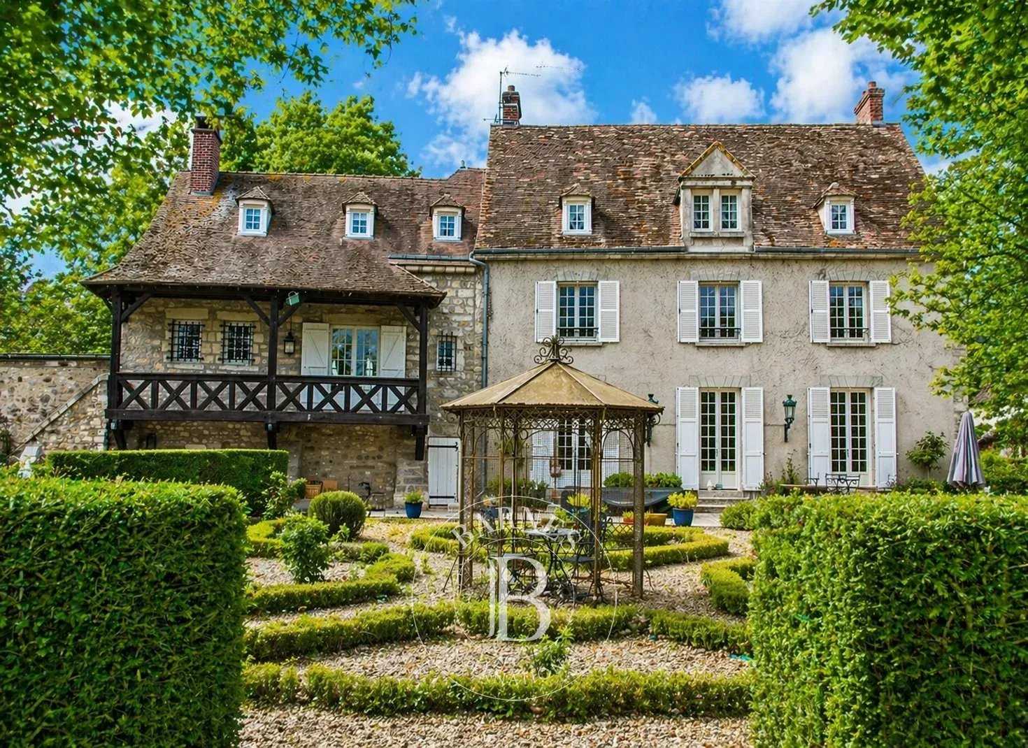 Fontainebleau  - Manoir 