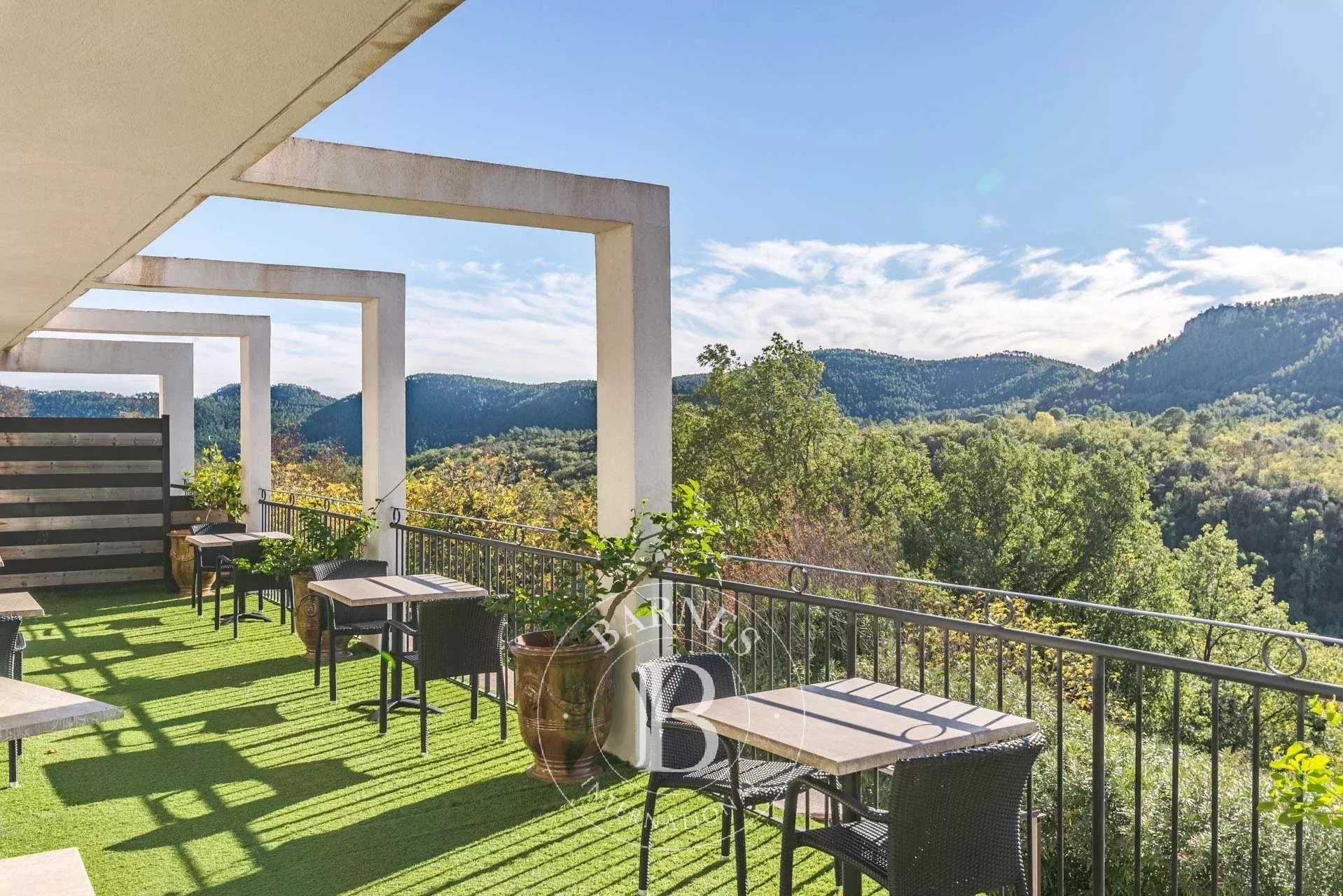 Bagnols-en-Forêt  - Maison d'hôtes 17 Pi&egrave;ces 14 Chambres