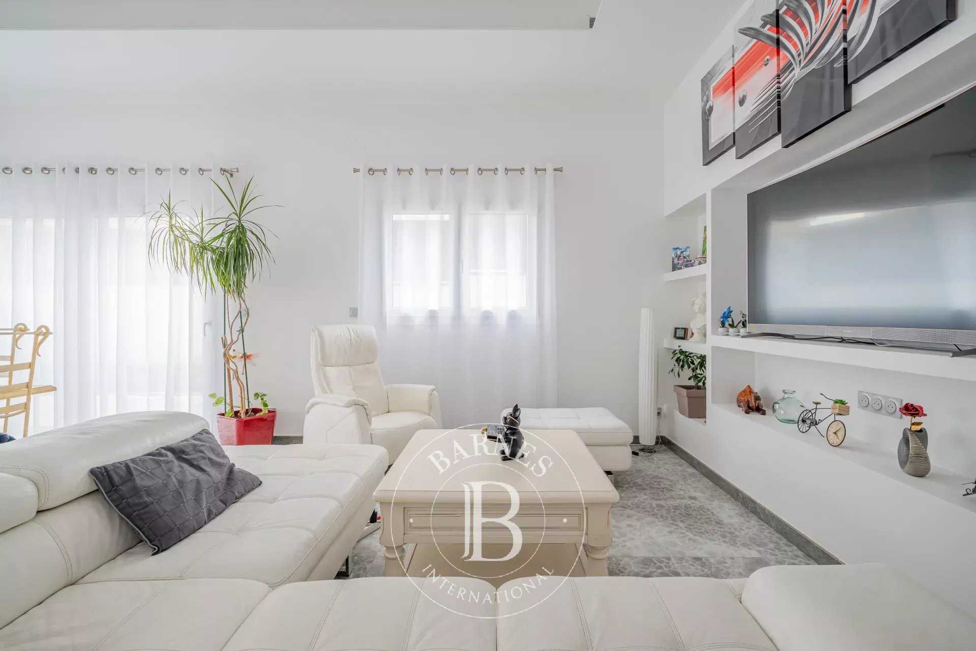 Bourgoin-Jallieu  - Maison 6 Pi&egrave;ces 3 Chambres