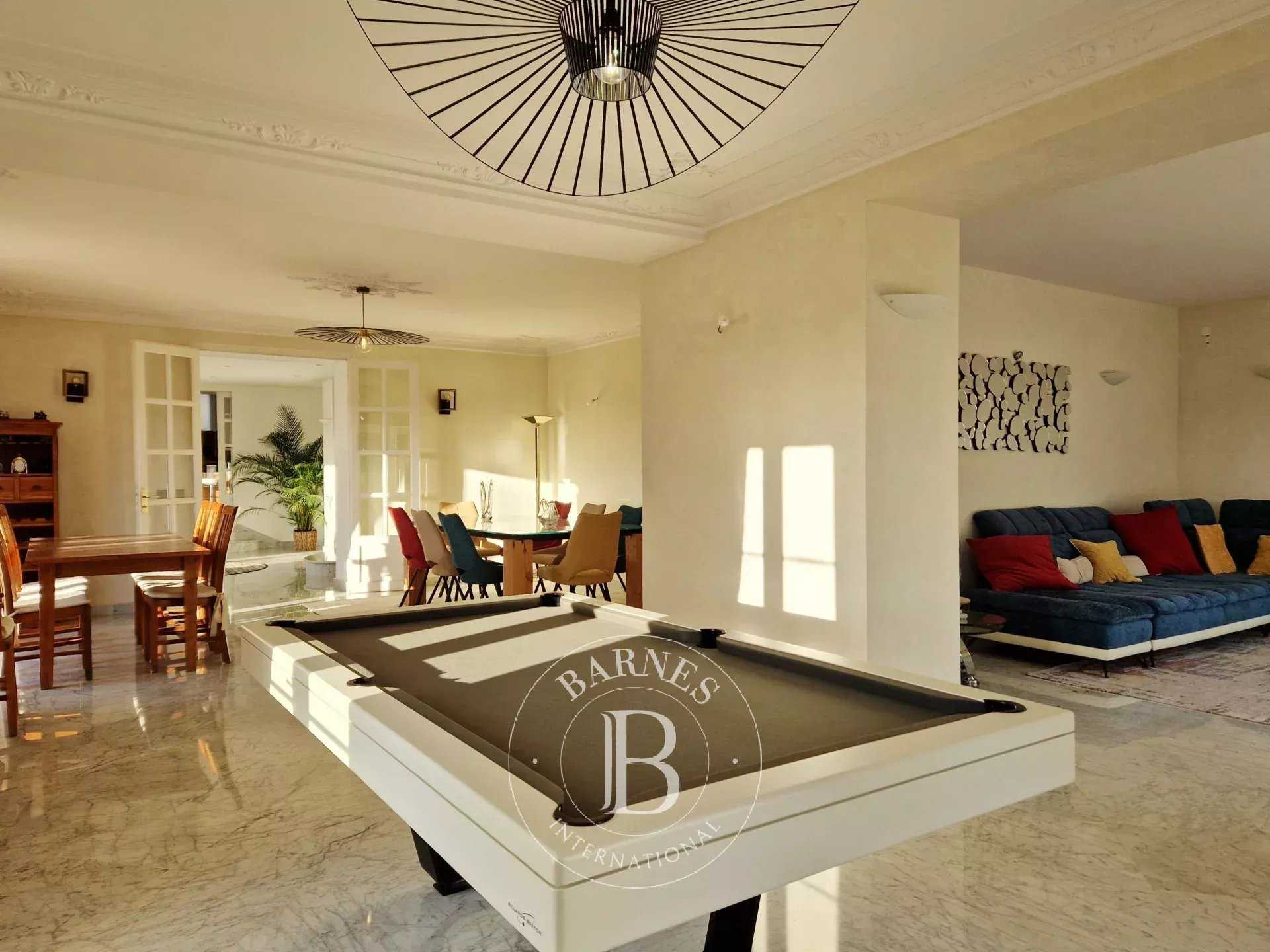 Magny-en-Vexin  - Maison 15 Pi&egrave;ces 6 Chambres