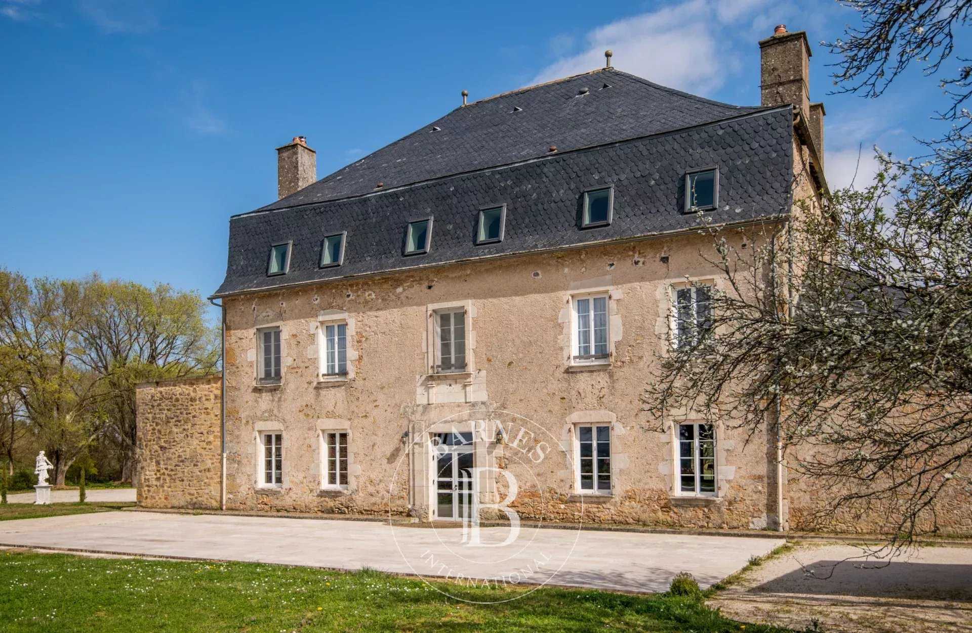 Figeac  - Propriété 15 Pièces 12 Chambres