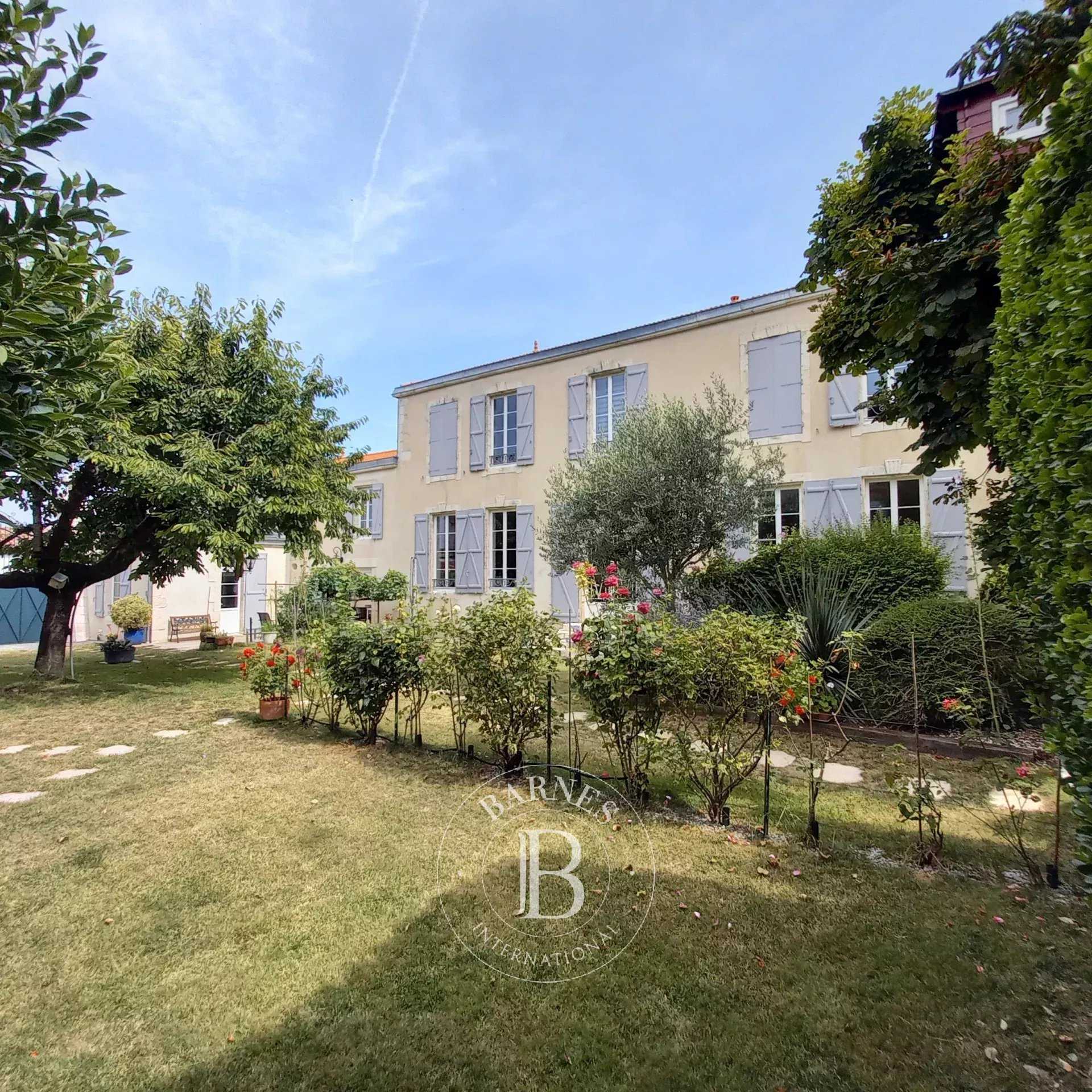La Rochelle  - House 7 Bedrooms
