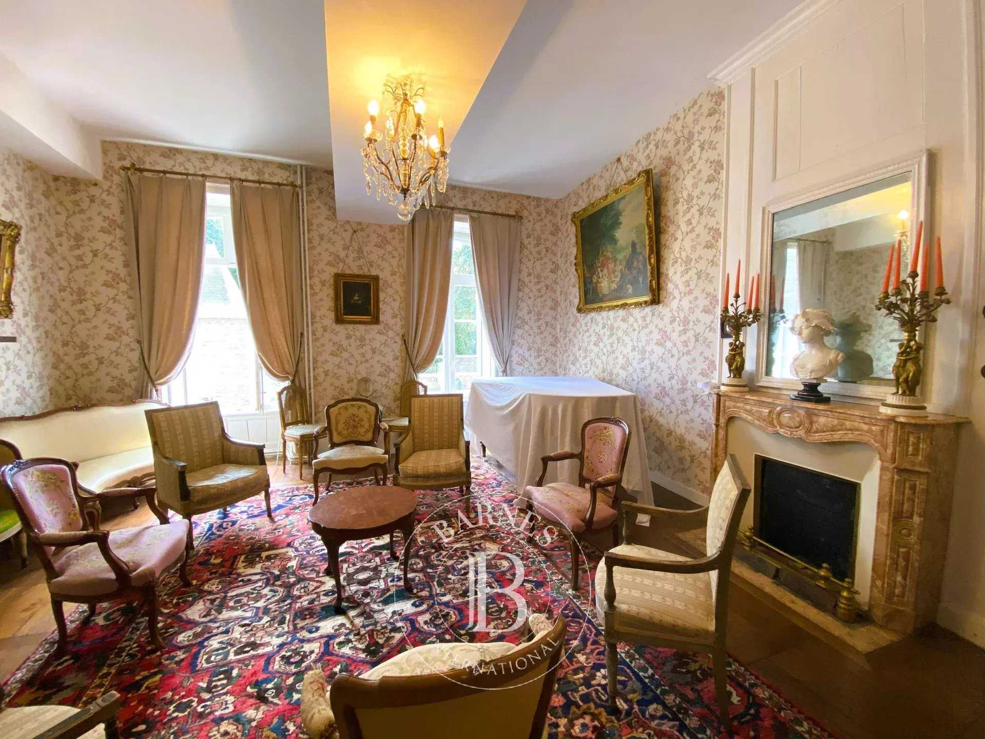 Rennes  - Château 11 Pi&egrave;ces 8 Chambres