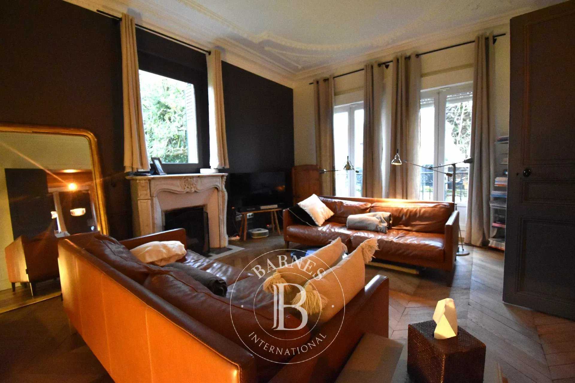 Sonchamp  - Maison 10 Pièces 6 Chambres