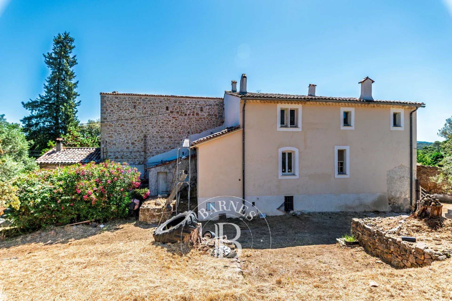 Besse-sur-Issole  - Bastide 40 Pi&egrave;ces 20 Chambres