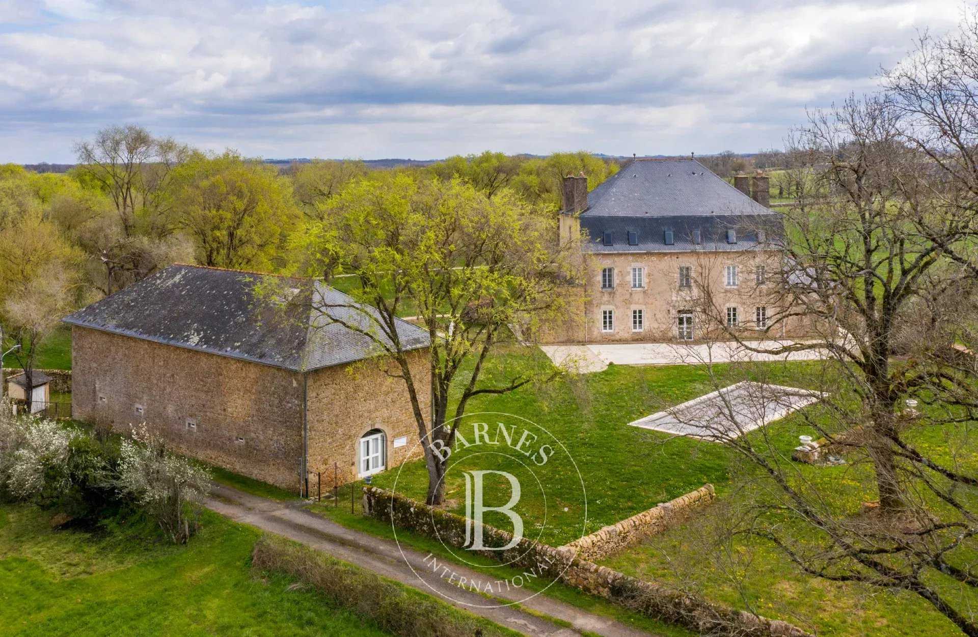 Figeac  - Propriété 15 Pièces 12 Chambres