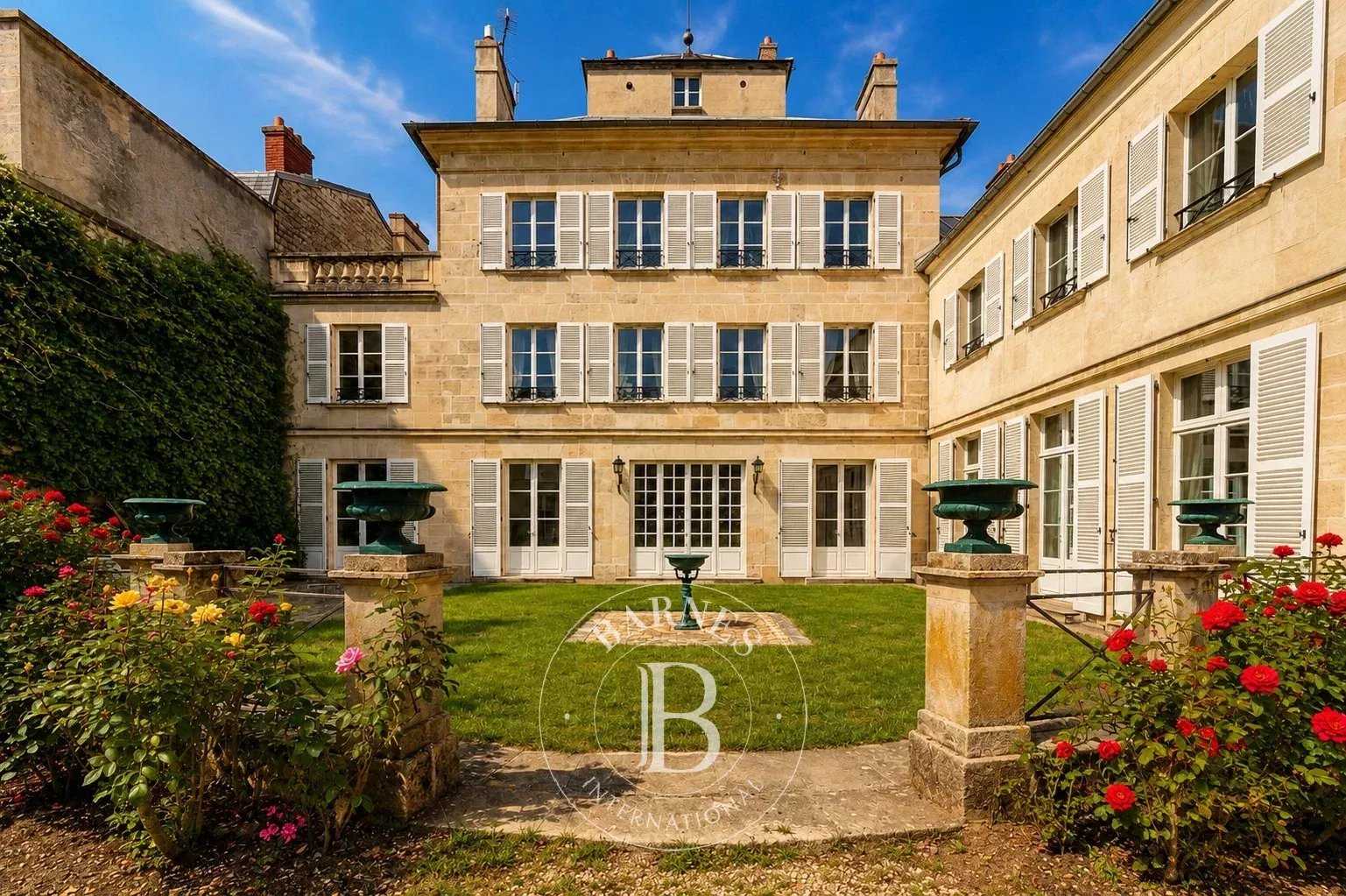 Chantilly  - Hôtel particulier 15 Pi&egrave;ces 6 Chambres