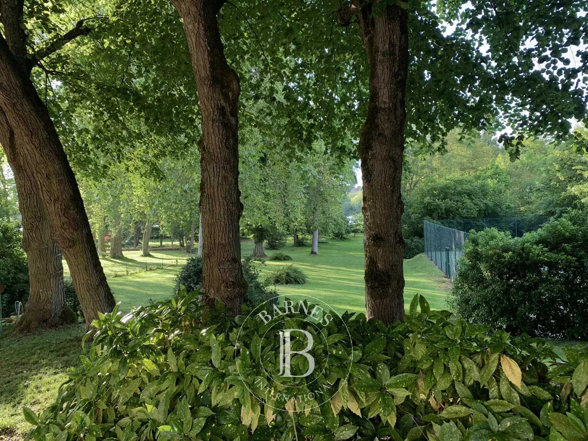 Fontainebleau  - Property 10 Bedrooms