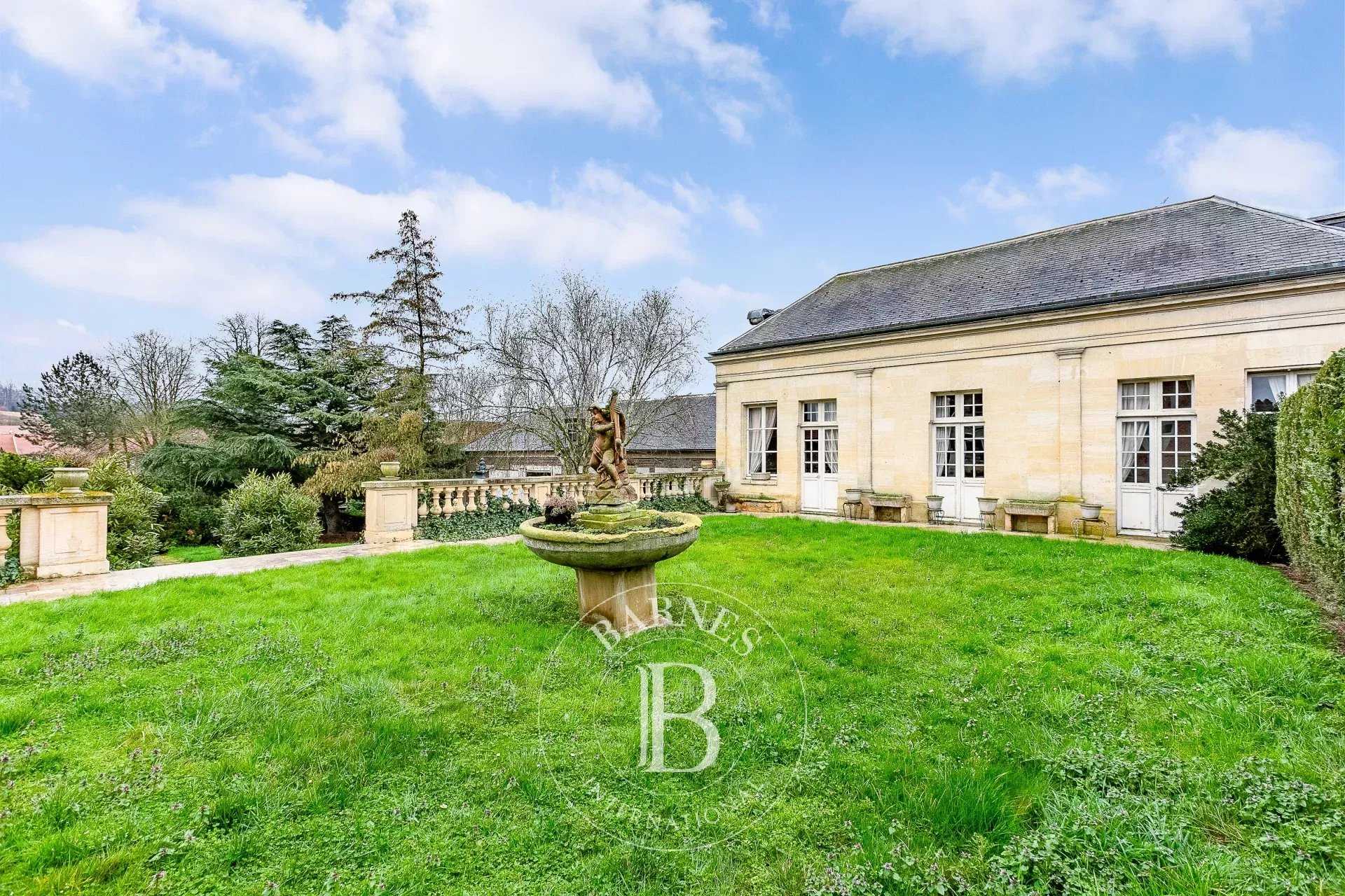 Compiègne  - Maison 9 Pi&egrave;ces 7 Chambres